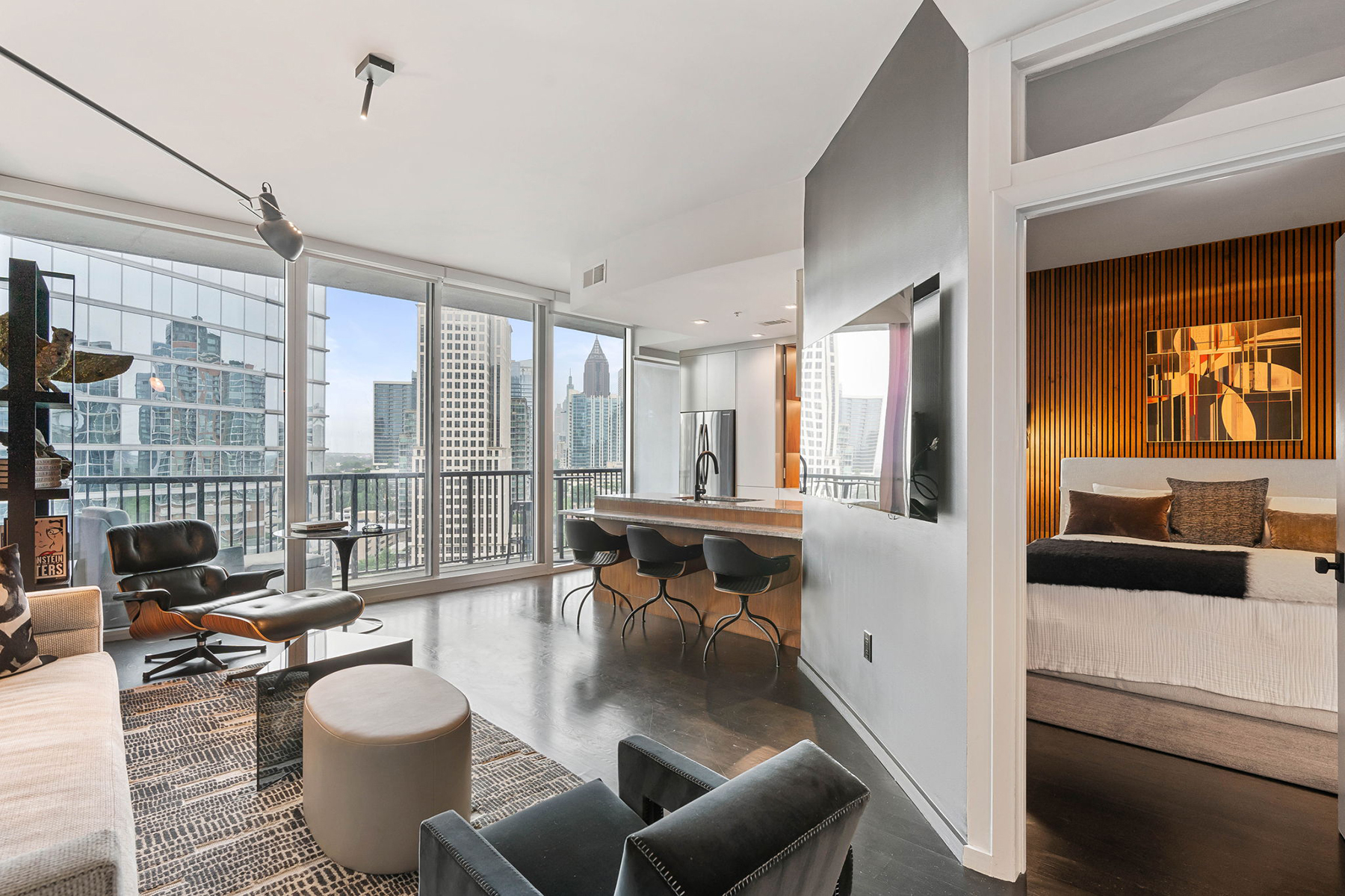 Cozy Condo with Stunning Midtown Skyline Views