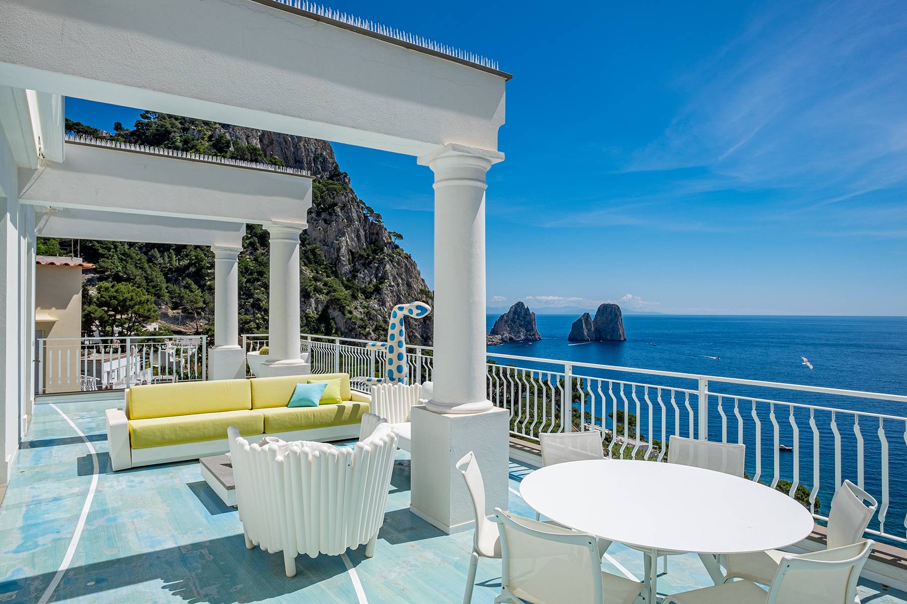 Penthouse with a breath taking view on the Faraglioni Rocks