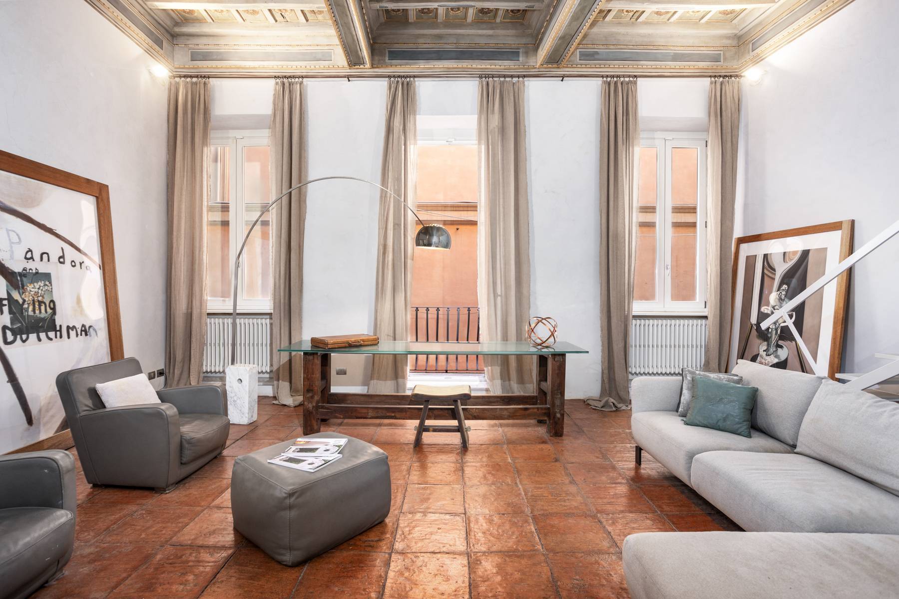 Elegant apartment a stone's throw from the Trevi Fountain