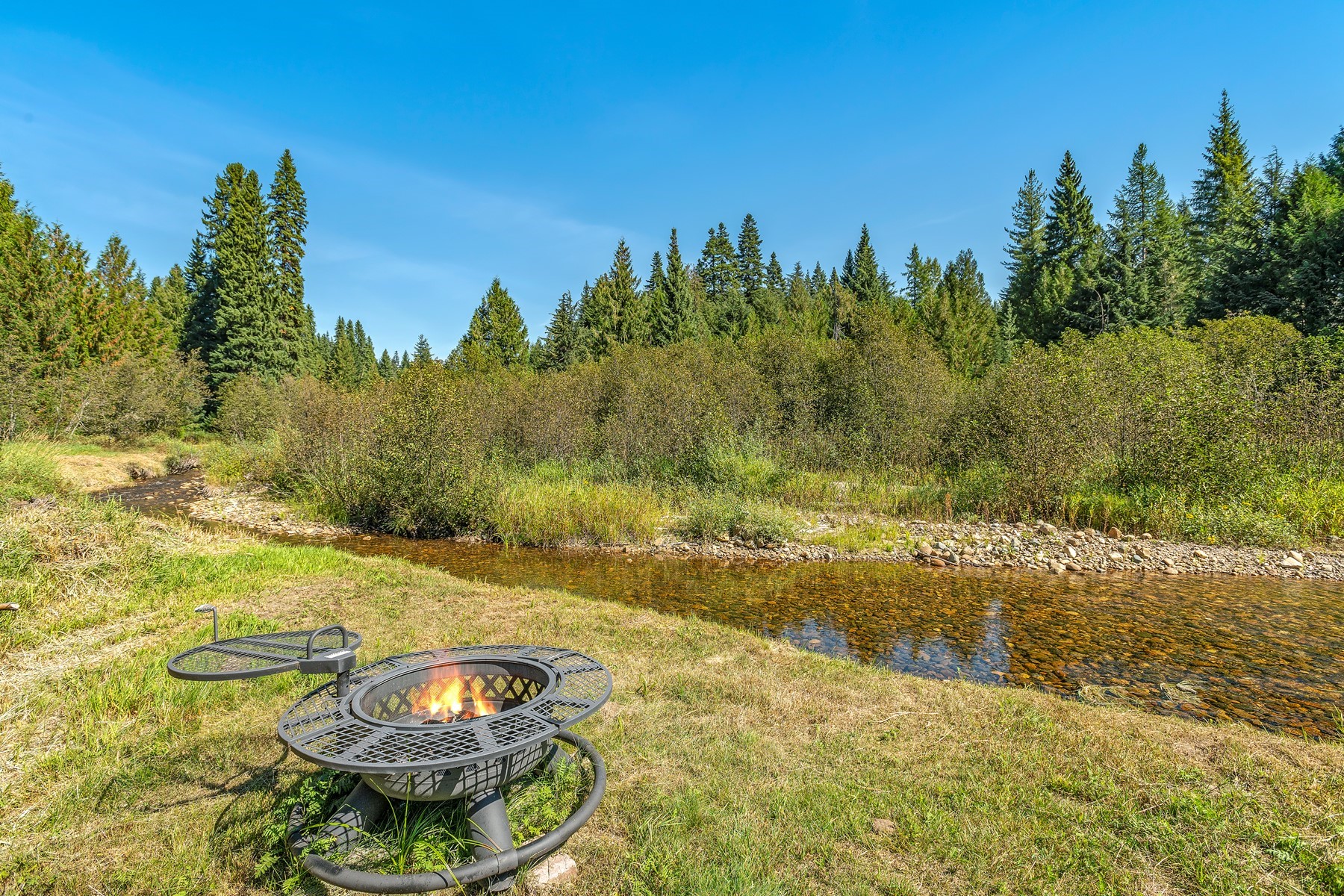 Log Cabin on Creek