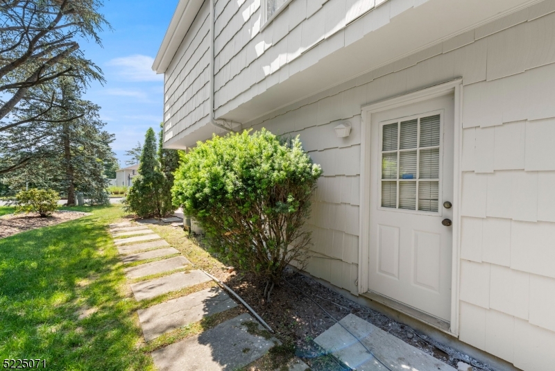 88 Newbrook Ln, Springfield, NJ 07081 Robb Report