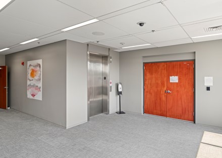 Lobby East Entrance 800 Wing A