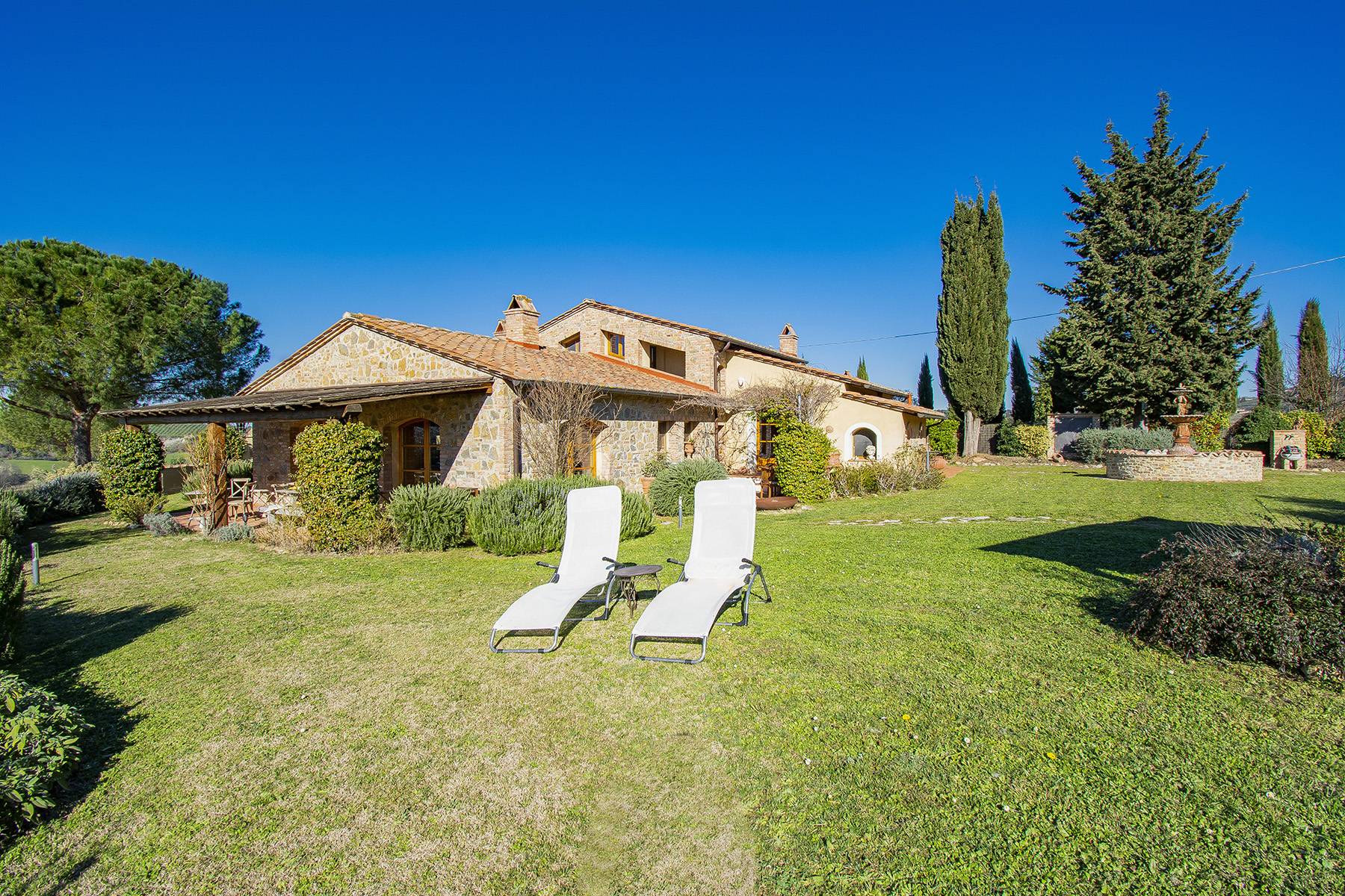 Charming country retreat overlooking San Gimignano