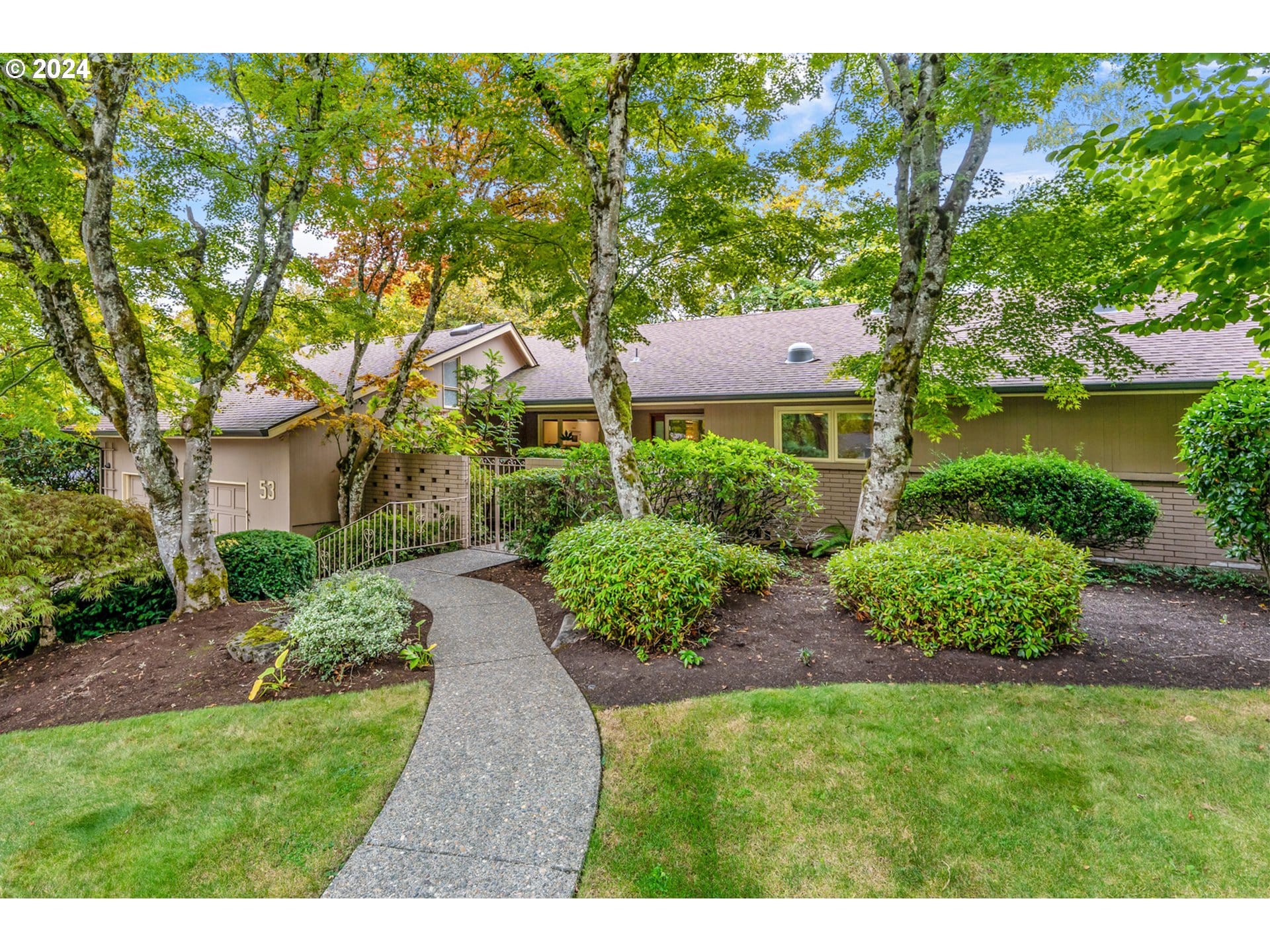 53 TOUCHSTONE Lake Oswego, OR 97035