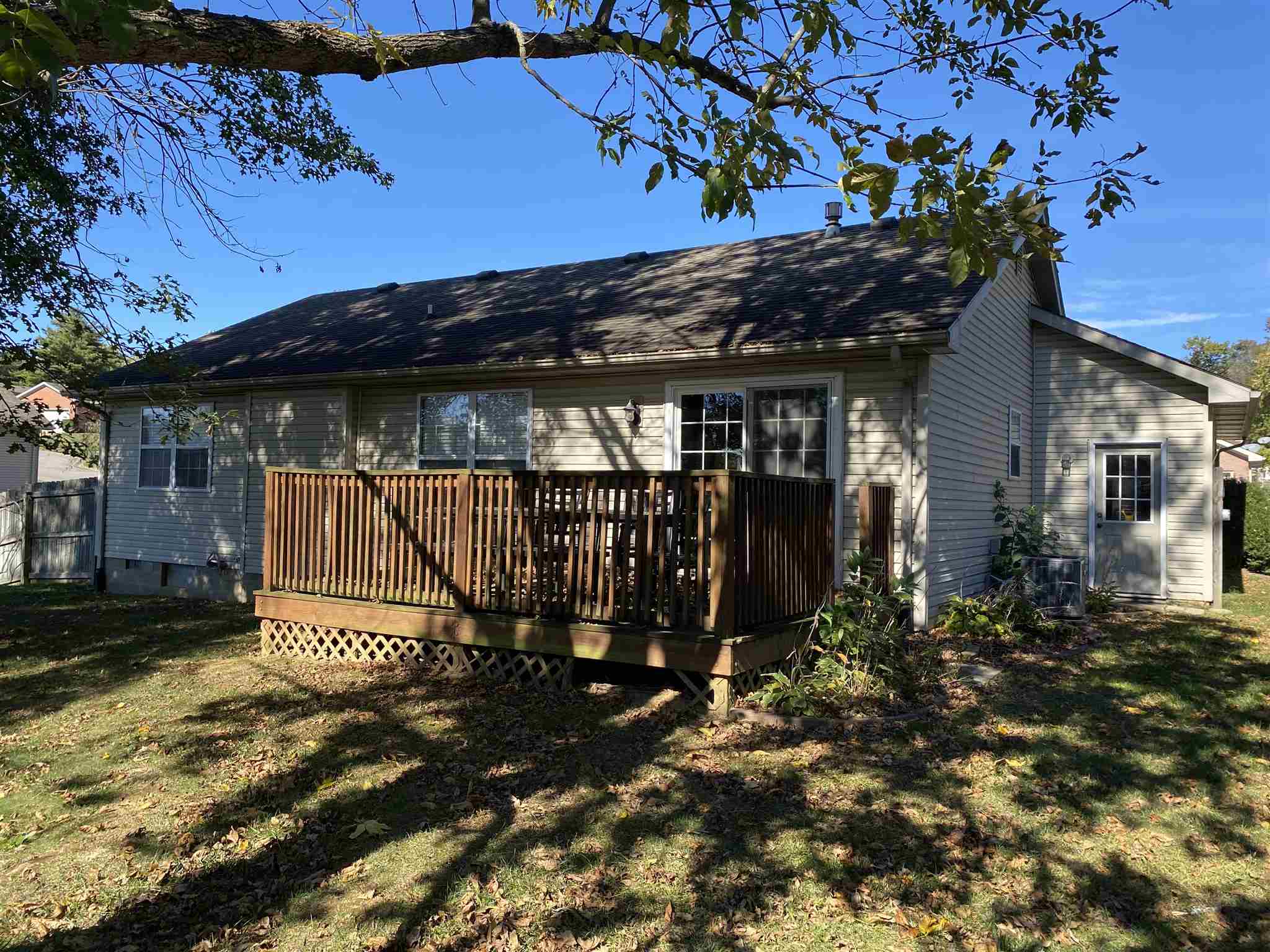Meadow Crest Ct, Evansville, IN 47712