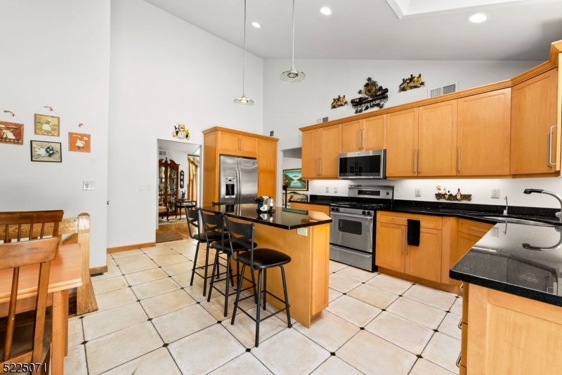 88 Newbrook Ln, Springfield, NJ 07081 Robb Report