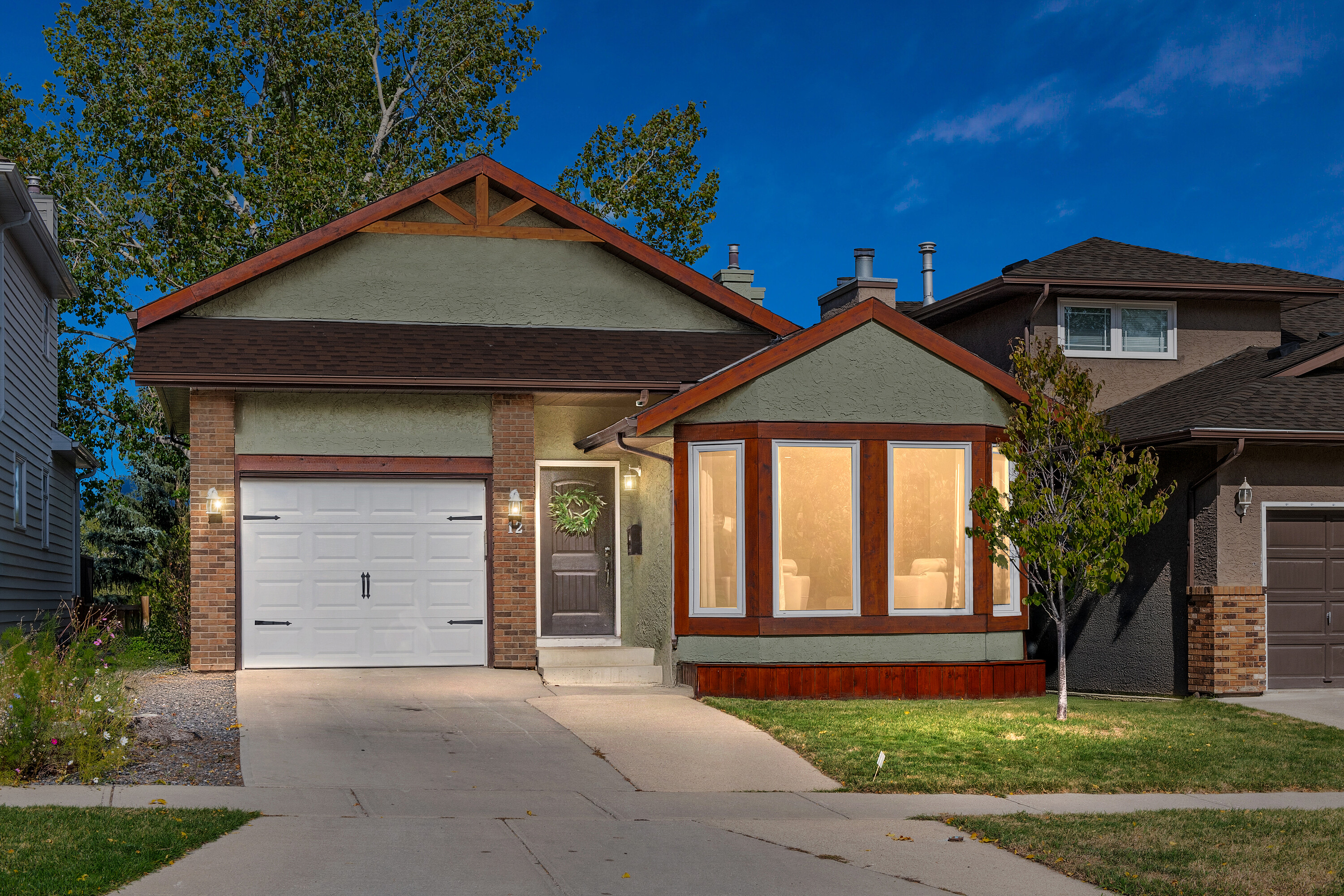 Jewel Box Home ~ Private Yard