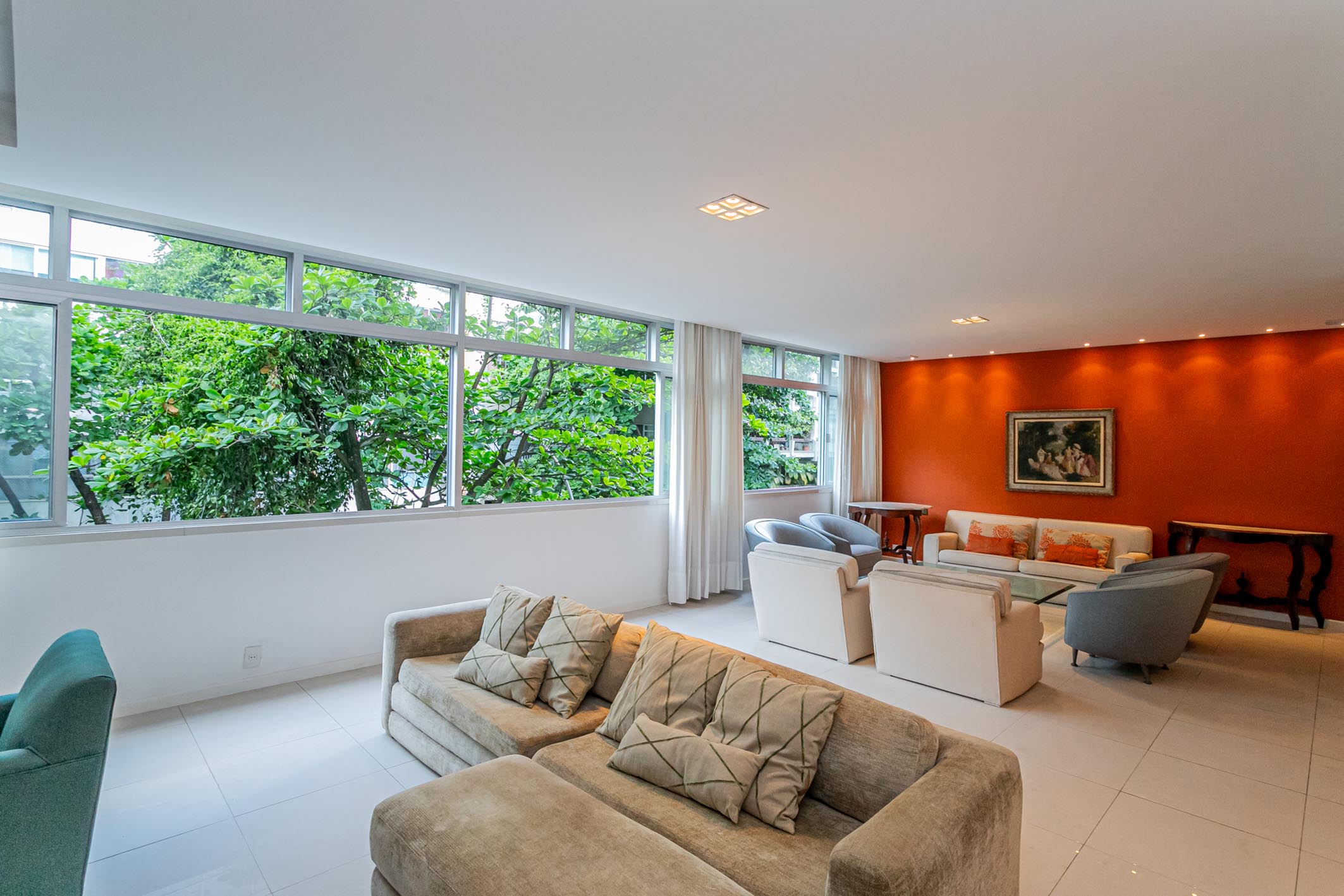 Renovated apartment in the heart of Ipanema with spacious suites