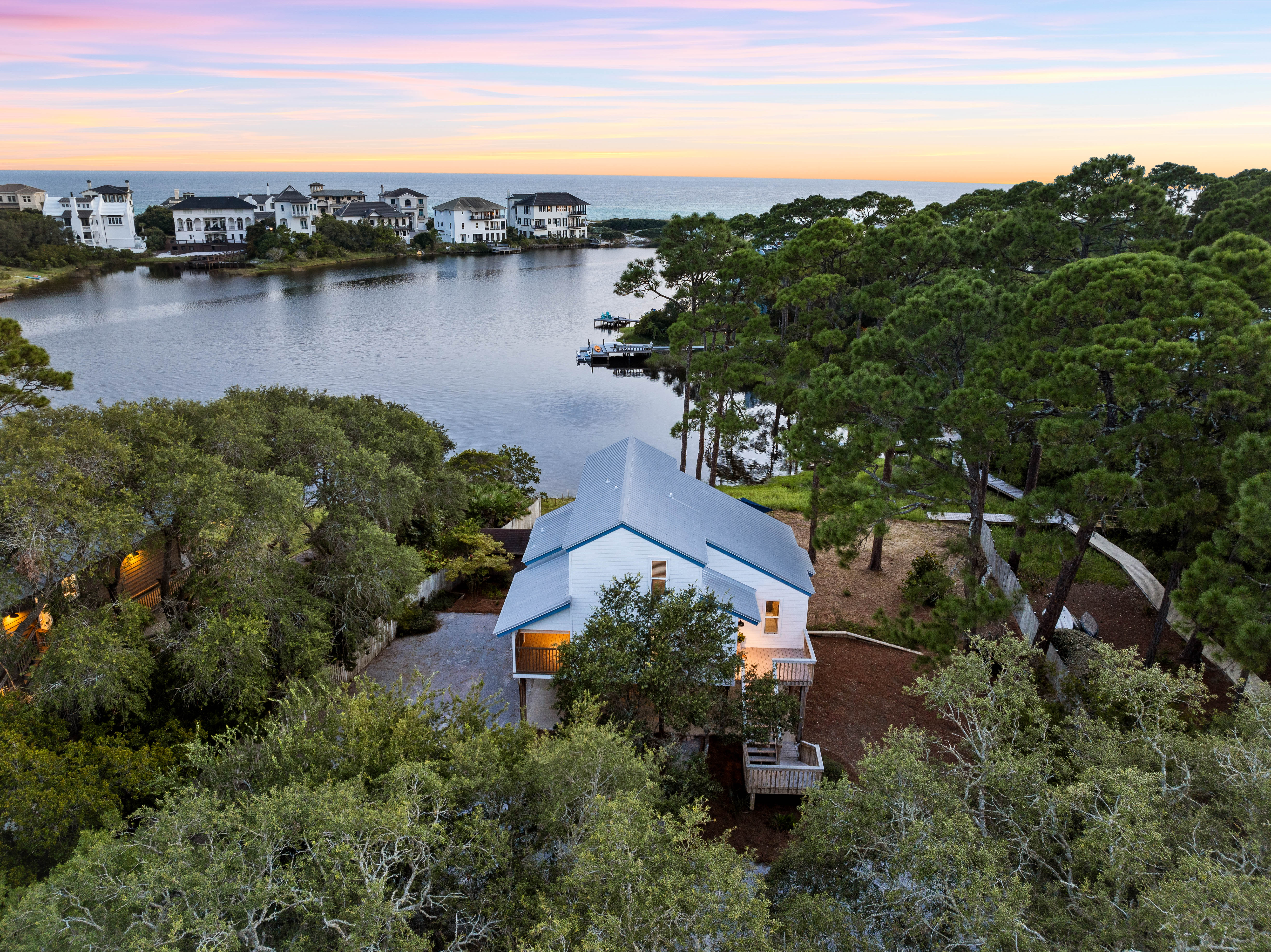 Renovated Beach House With 100 Feet Of Lake Frontage And Private Dock