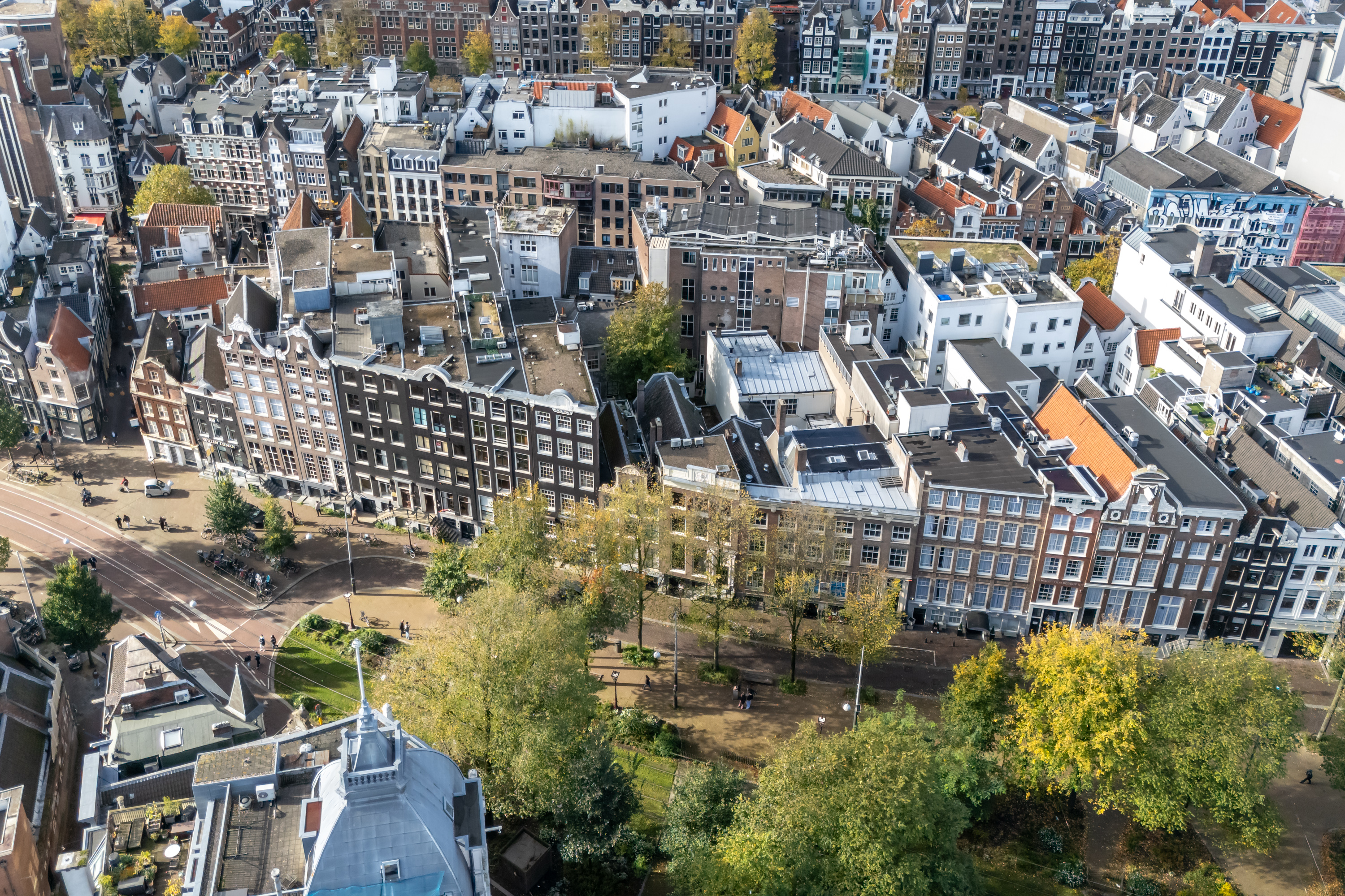 Uniquely and beautifully renovated monumental canal house Amsterdam