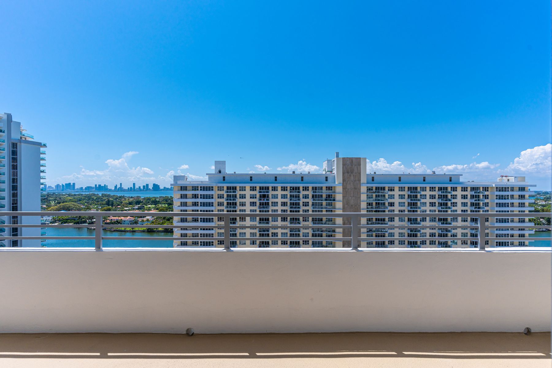 5555 Collins Ave, #17Y, Miami Beach, FL