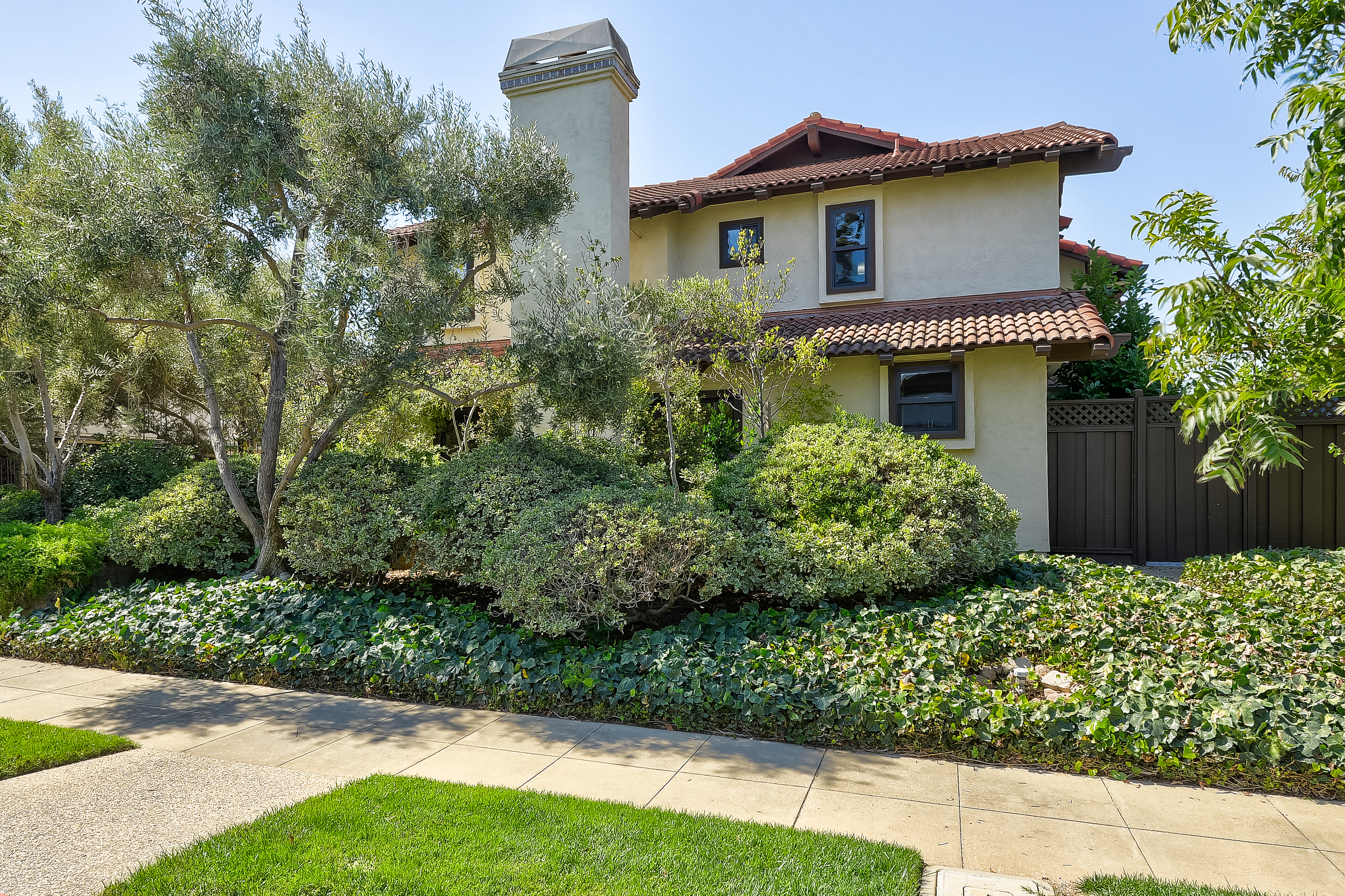 Quiet End-Unit Townhome