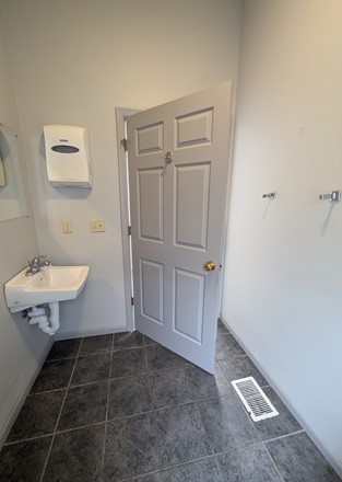 Suite D Bathroom