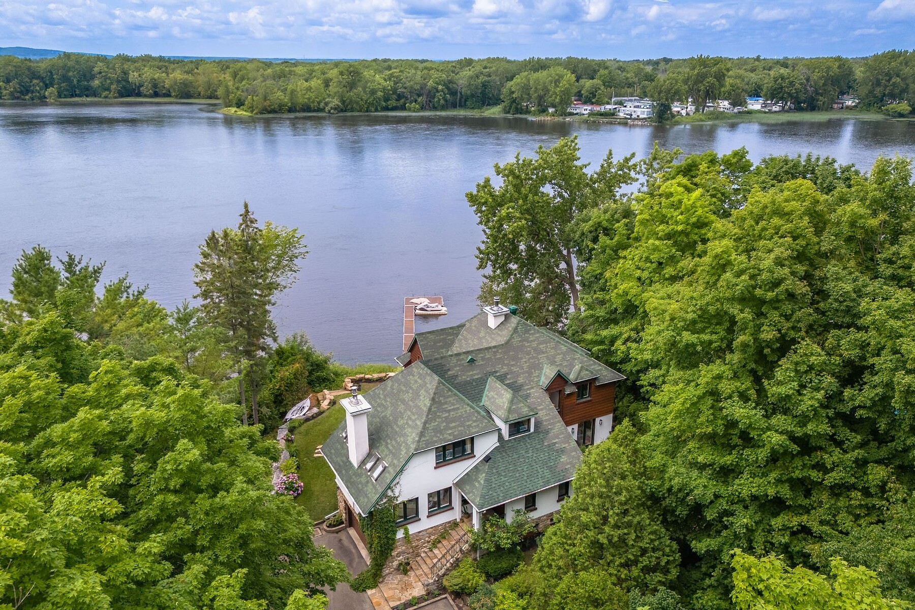 Pierrefonds-Roxboro, Montréal