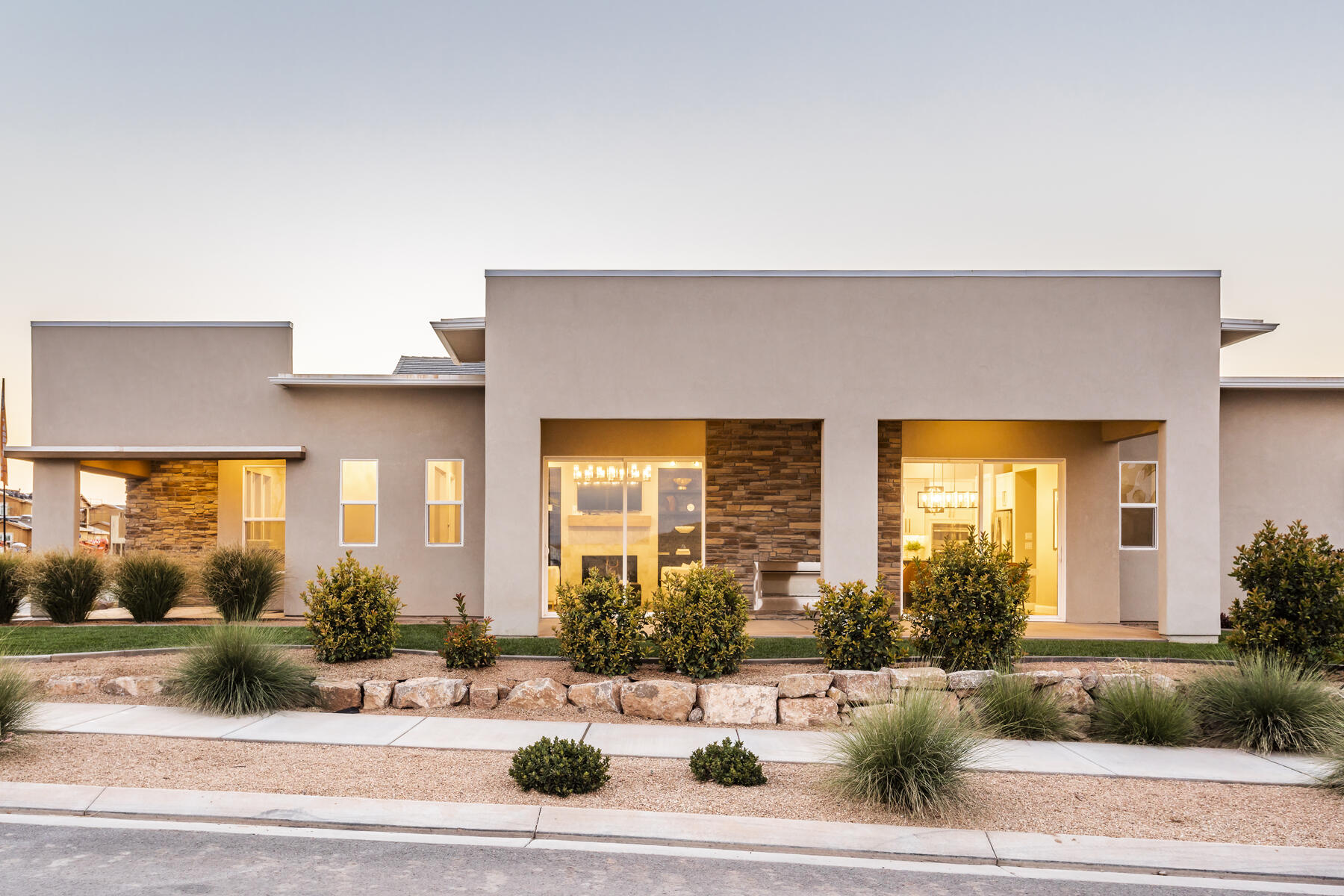 Beautiful Desert Color Home Near Amenities