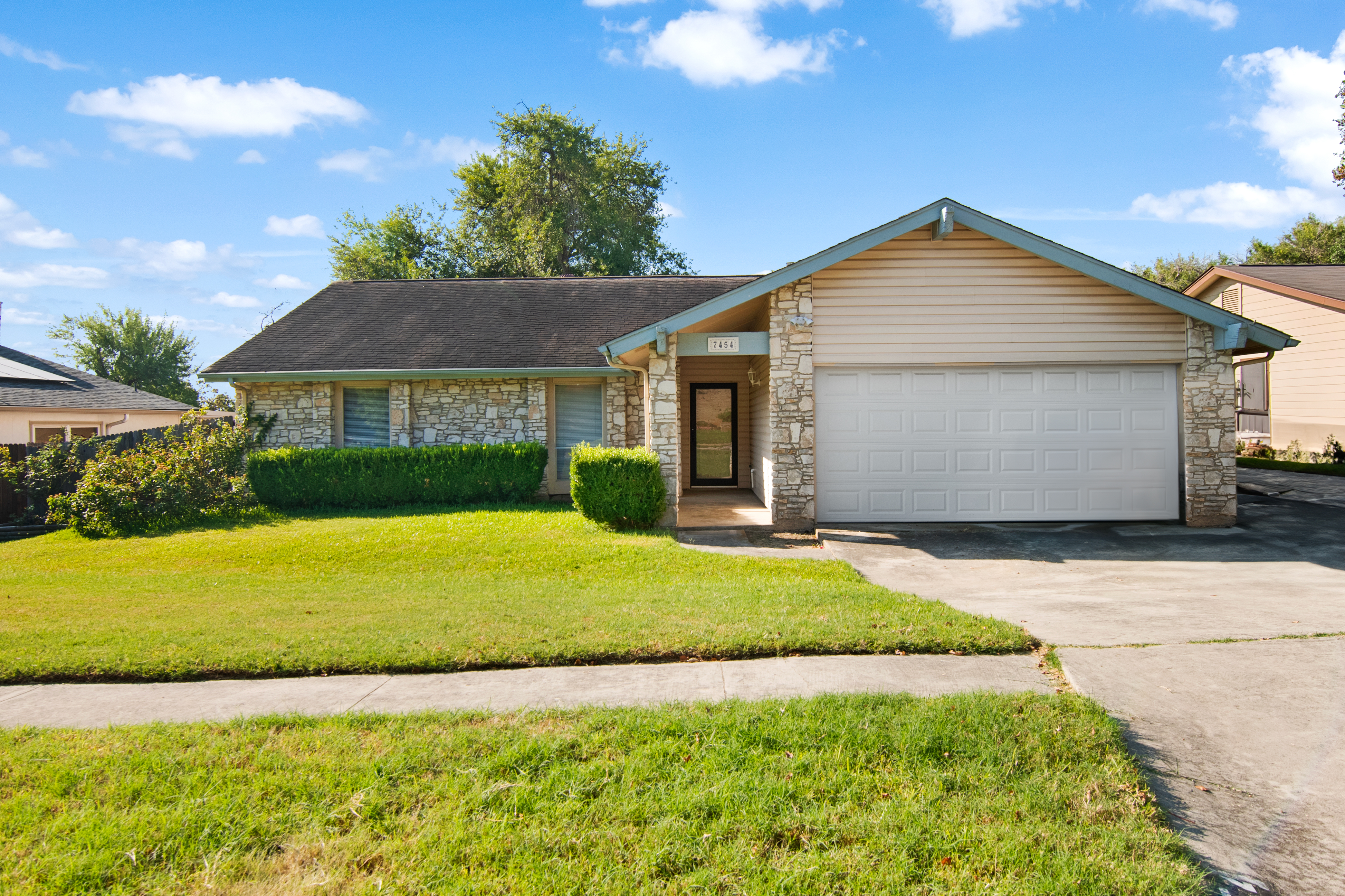 7454 Hidden Oak Trail, Live Oak, TX 78233