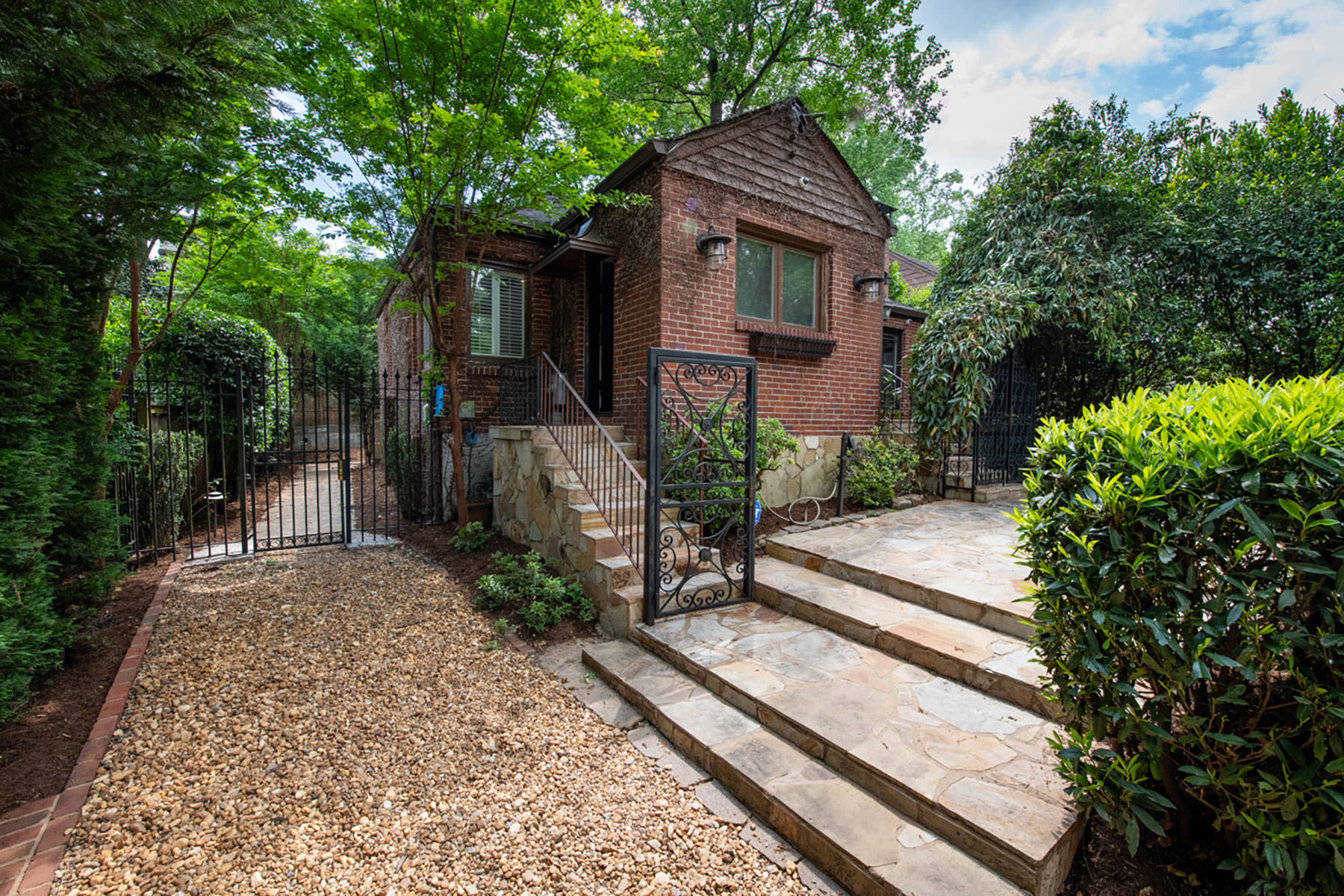 Welcome To Your Secluded Haven In The Heart of Loring Heights, Atlanta