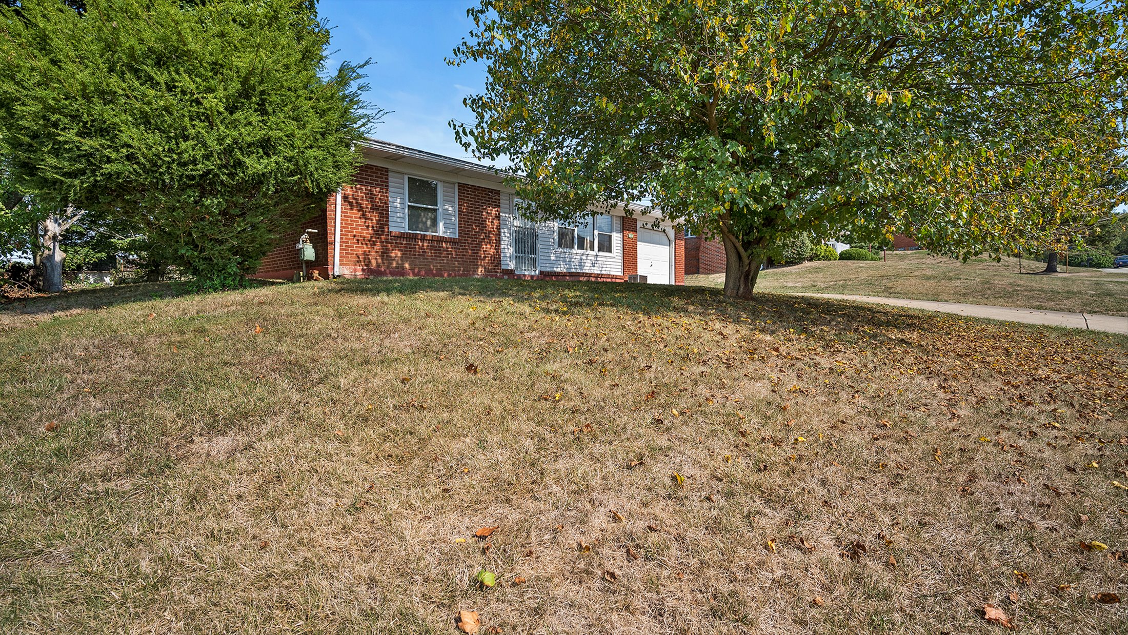 1014 Deerfield Drive, Elizabeth, PA 15037