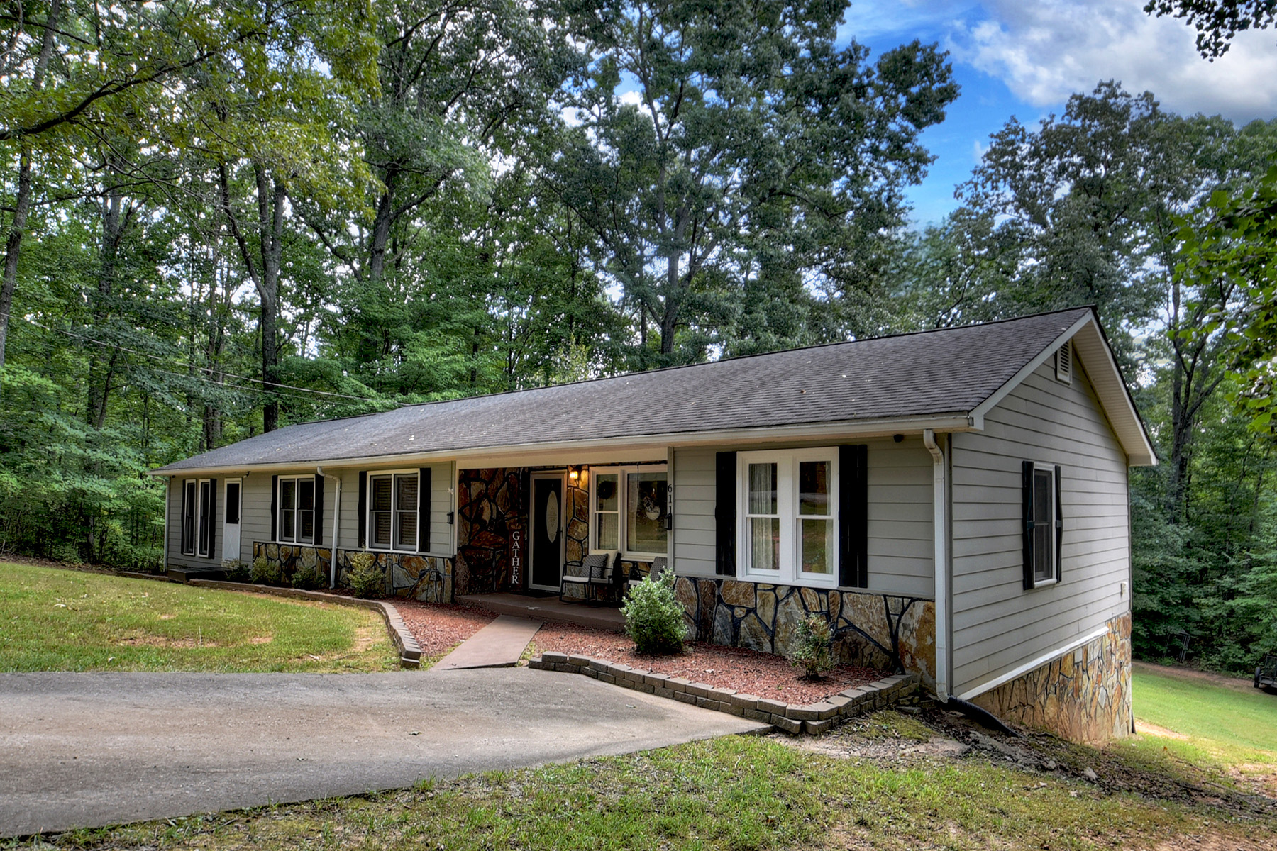 Charming Updated Ranch Home In Blue Ridge