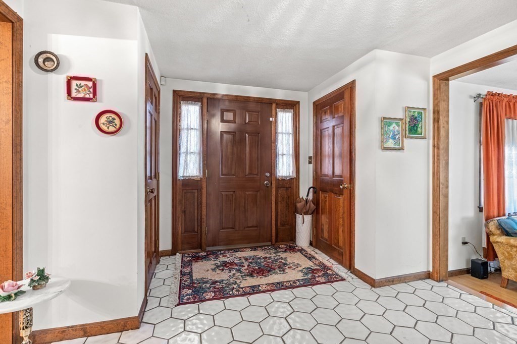 74 Lovejoy Rd, Andover, MA 01810