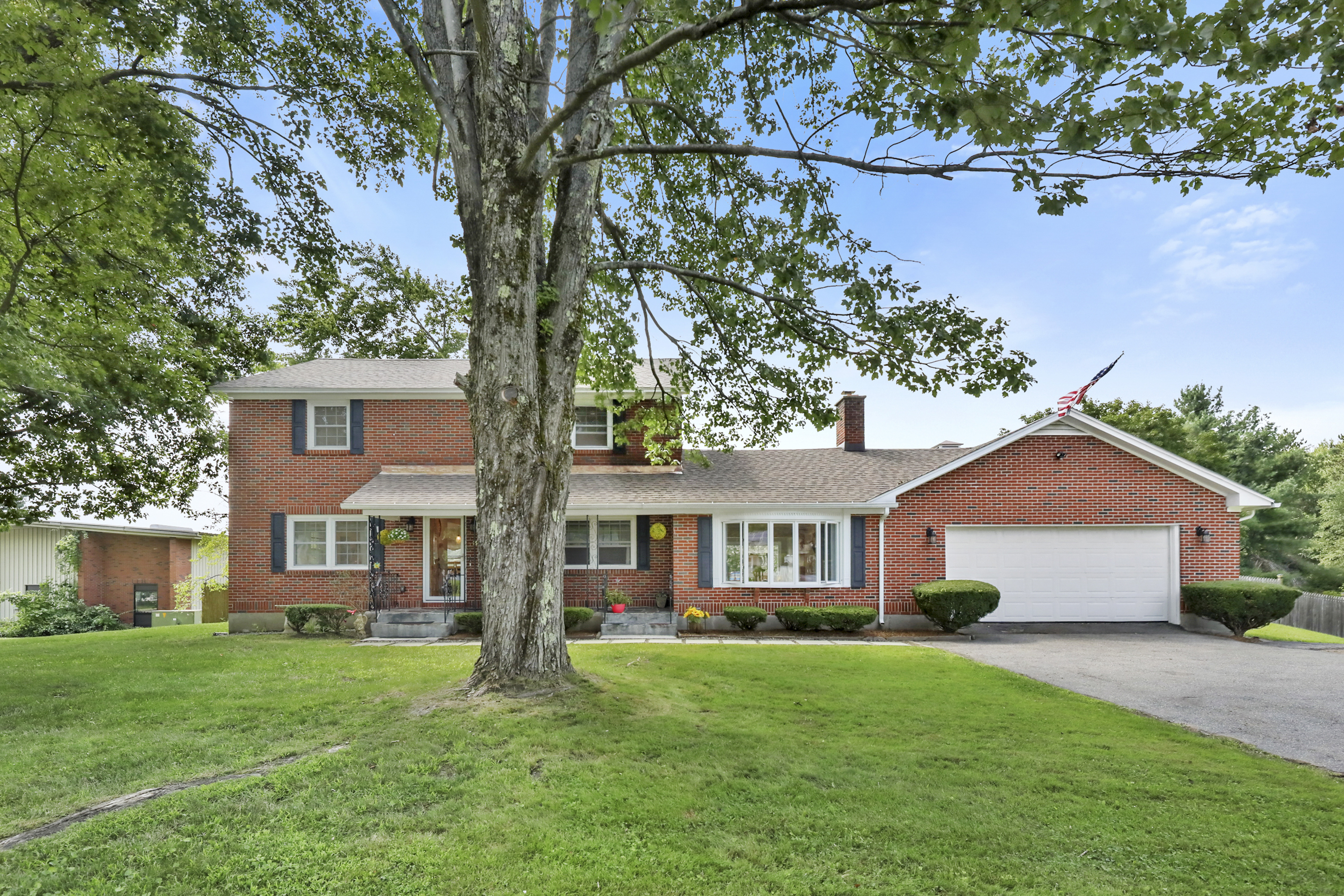 IMMACULATE FULLY RENOVATED AND UPDATED SPACIOUS MID CENTURY HOME WITH EXPANSIVE