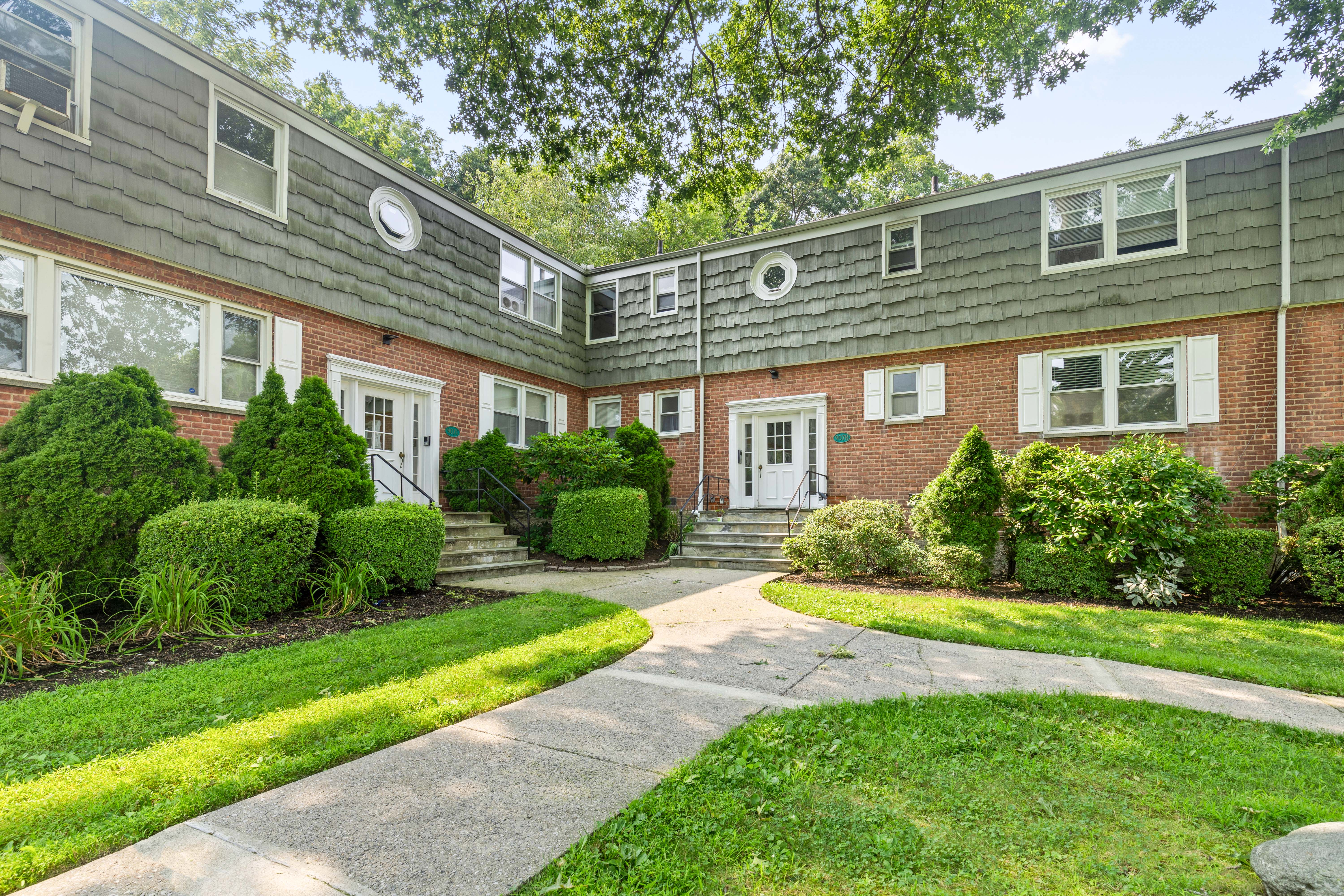 Charming Rare to Market Mamaroneck Condo