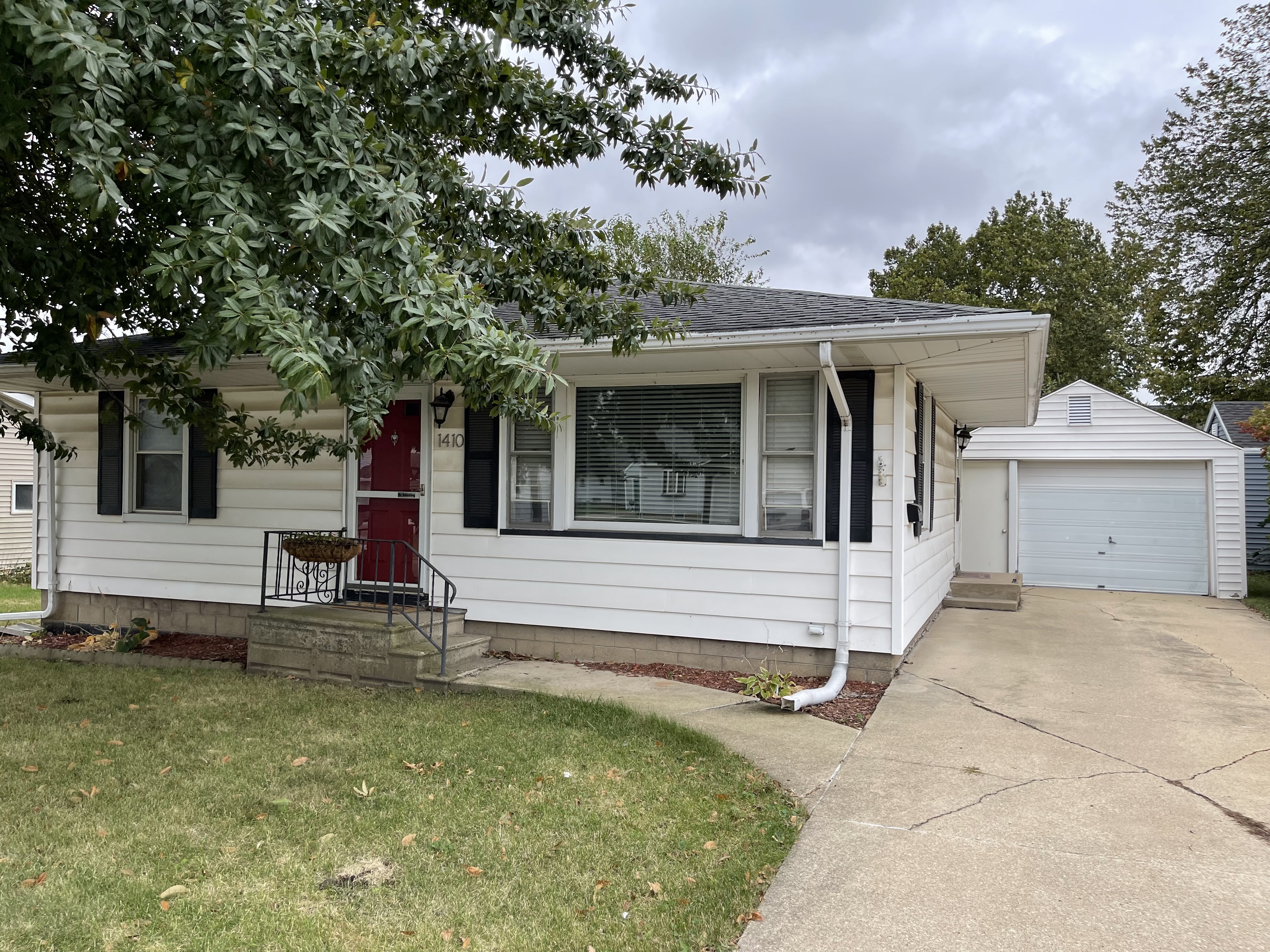 Prospect Ave, Peru, IL 61354 #1