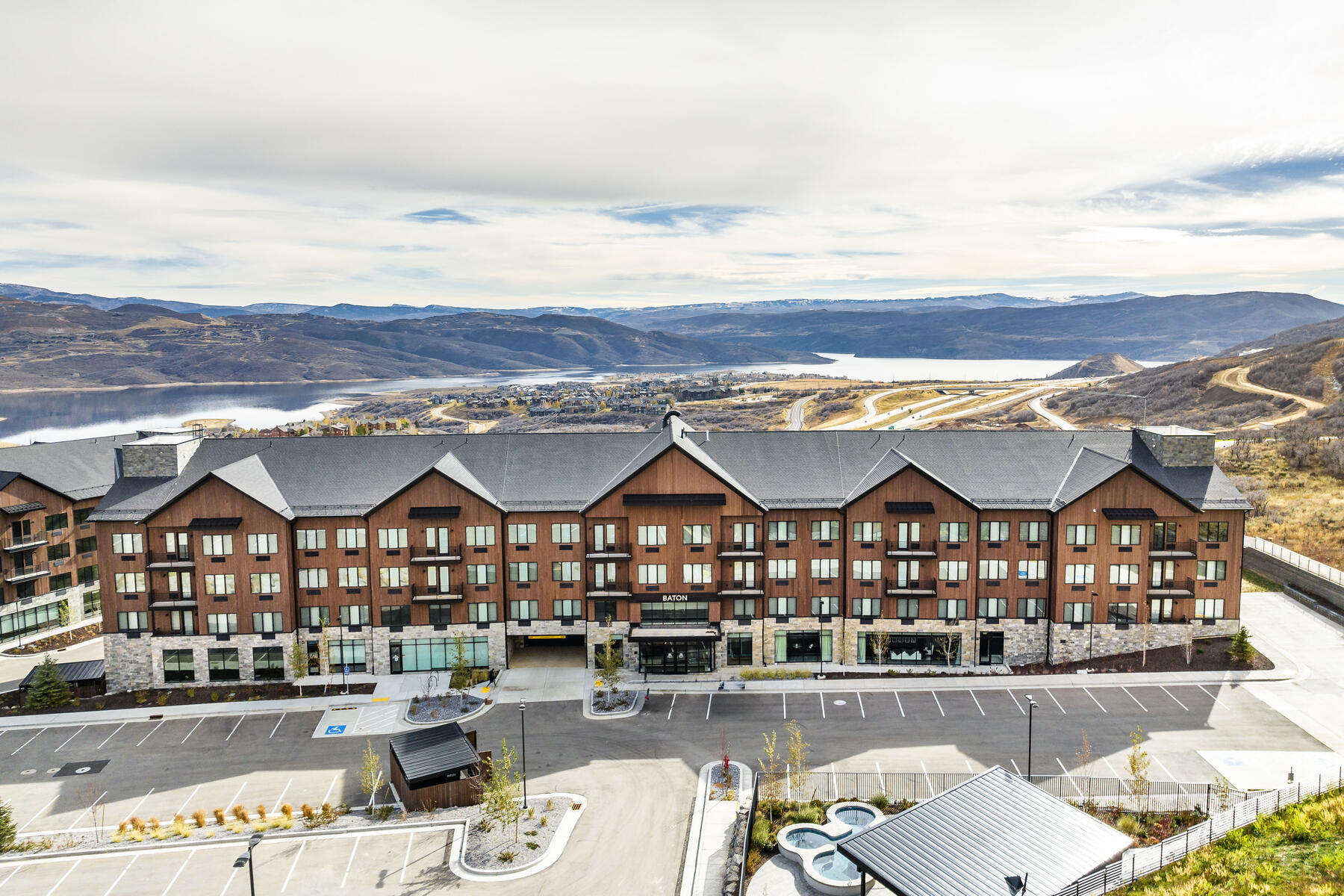 Steps To The Jordanelle Gondola - Move In Ready