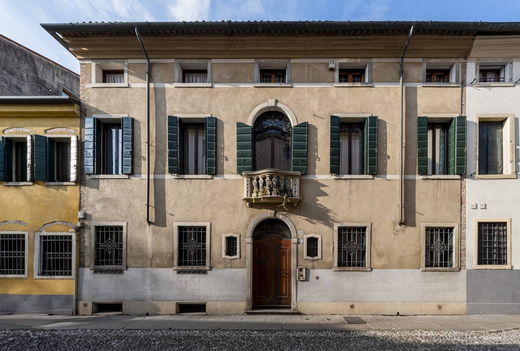 Elegant historical building on the picturesque Riviera Paleocapa