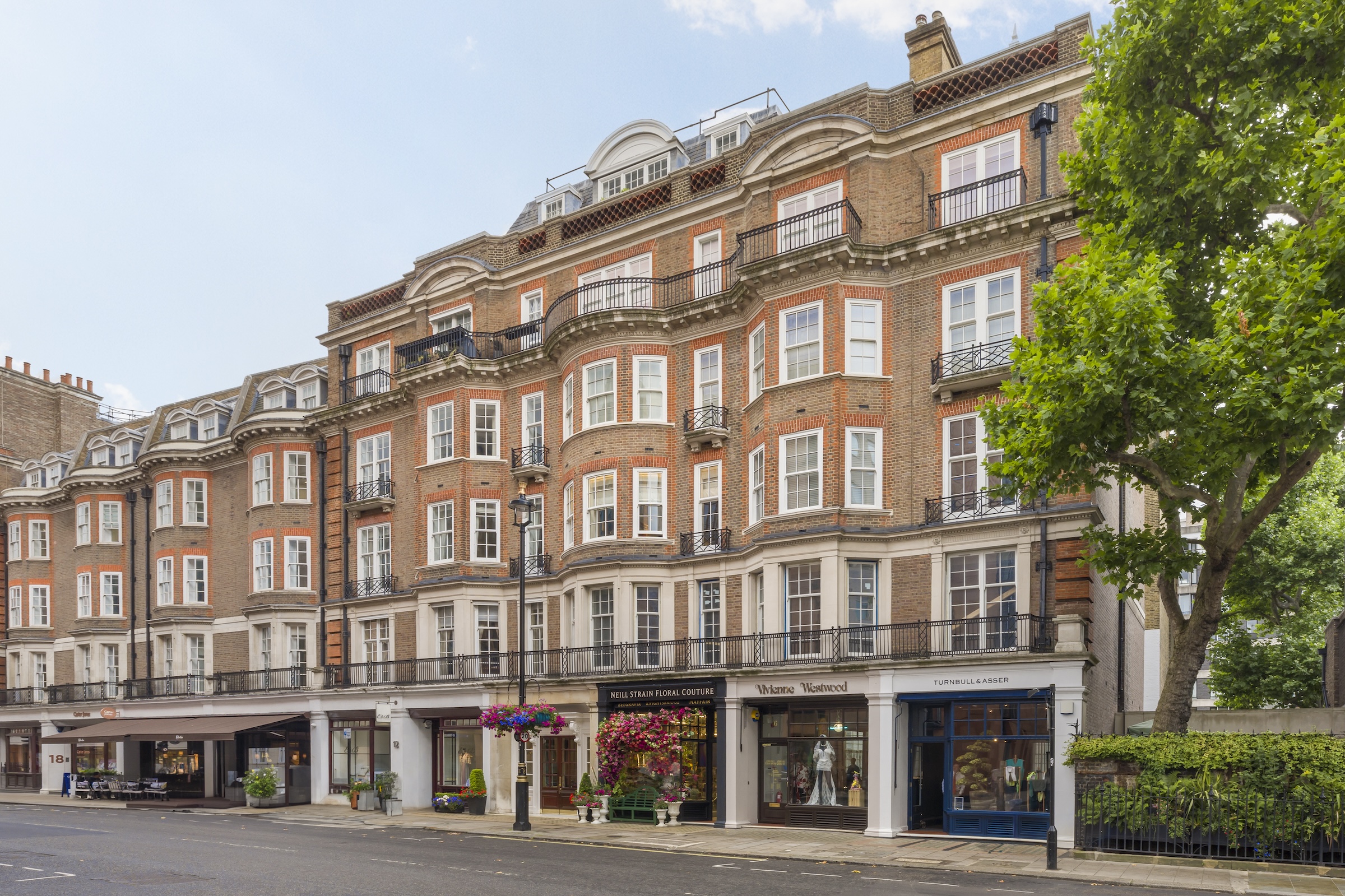 Immaculately refurbished five bedroom apartment in Mayfair