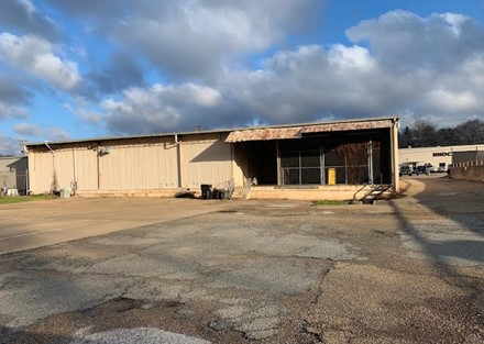 Rear view of building with Dock high accessibility