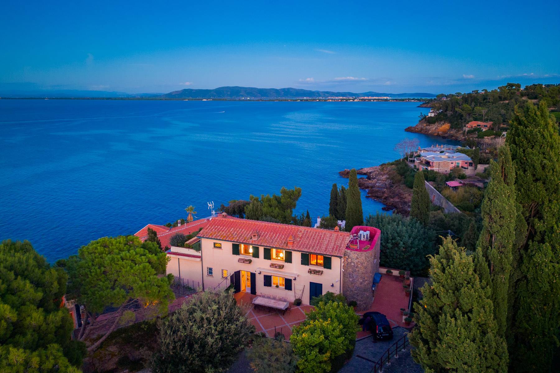 Spectacular waterfront villa with panoramic views