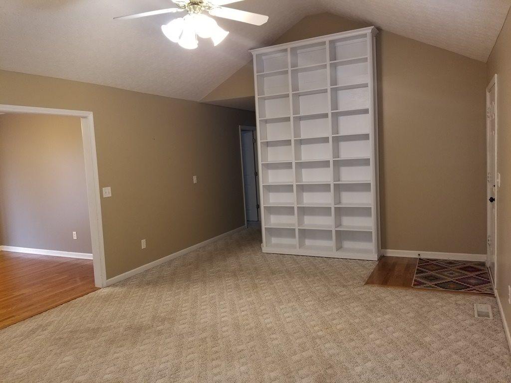 Greenhill Rd, Bowling Green, KY 42103