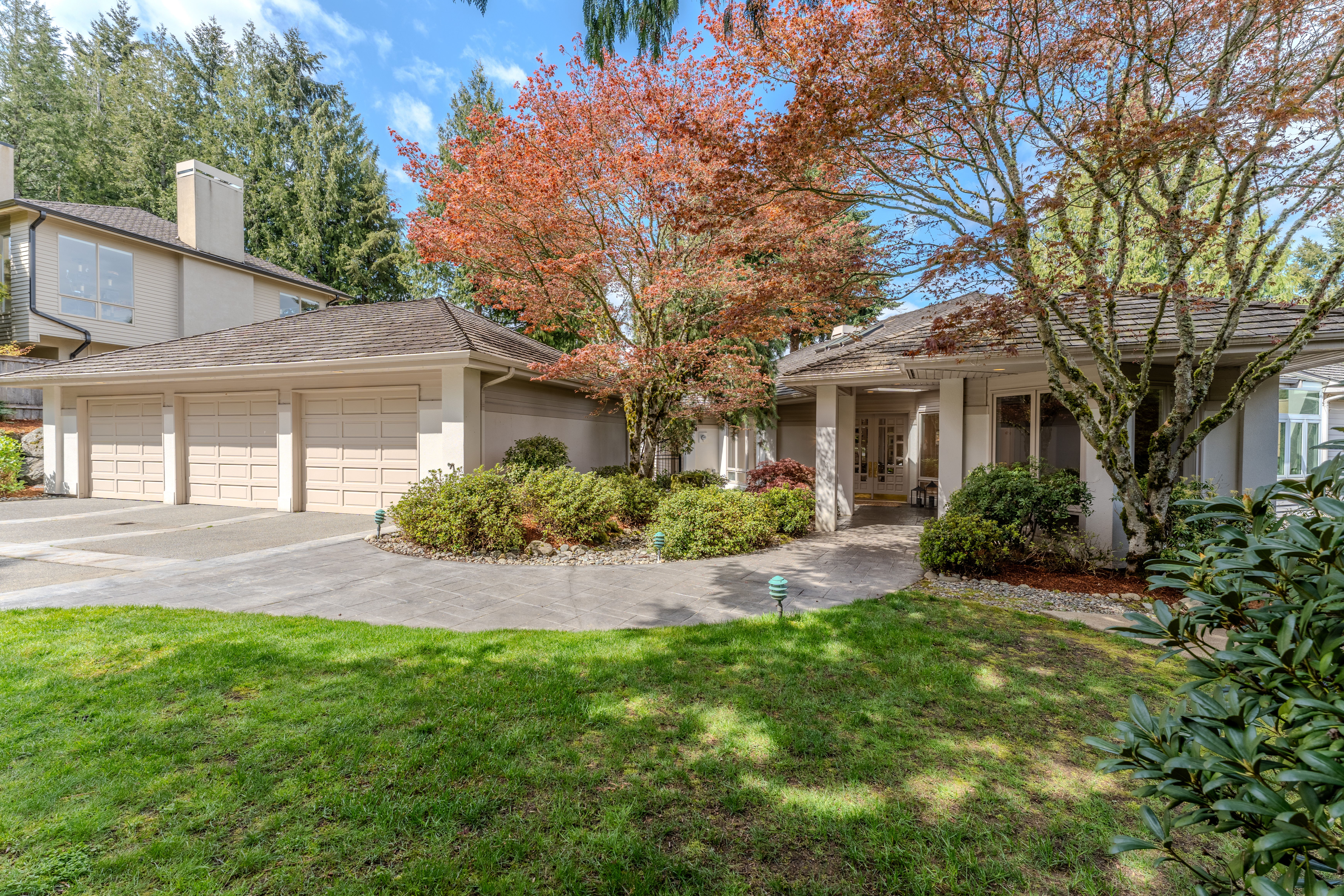 18208 NW Montreux Dr, Issaquah, WA 98027
