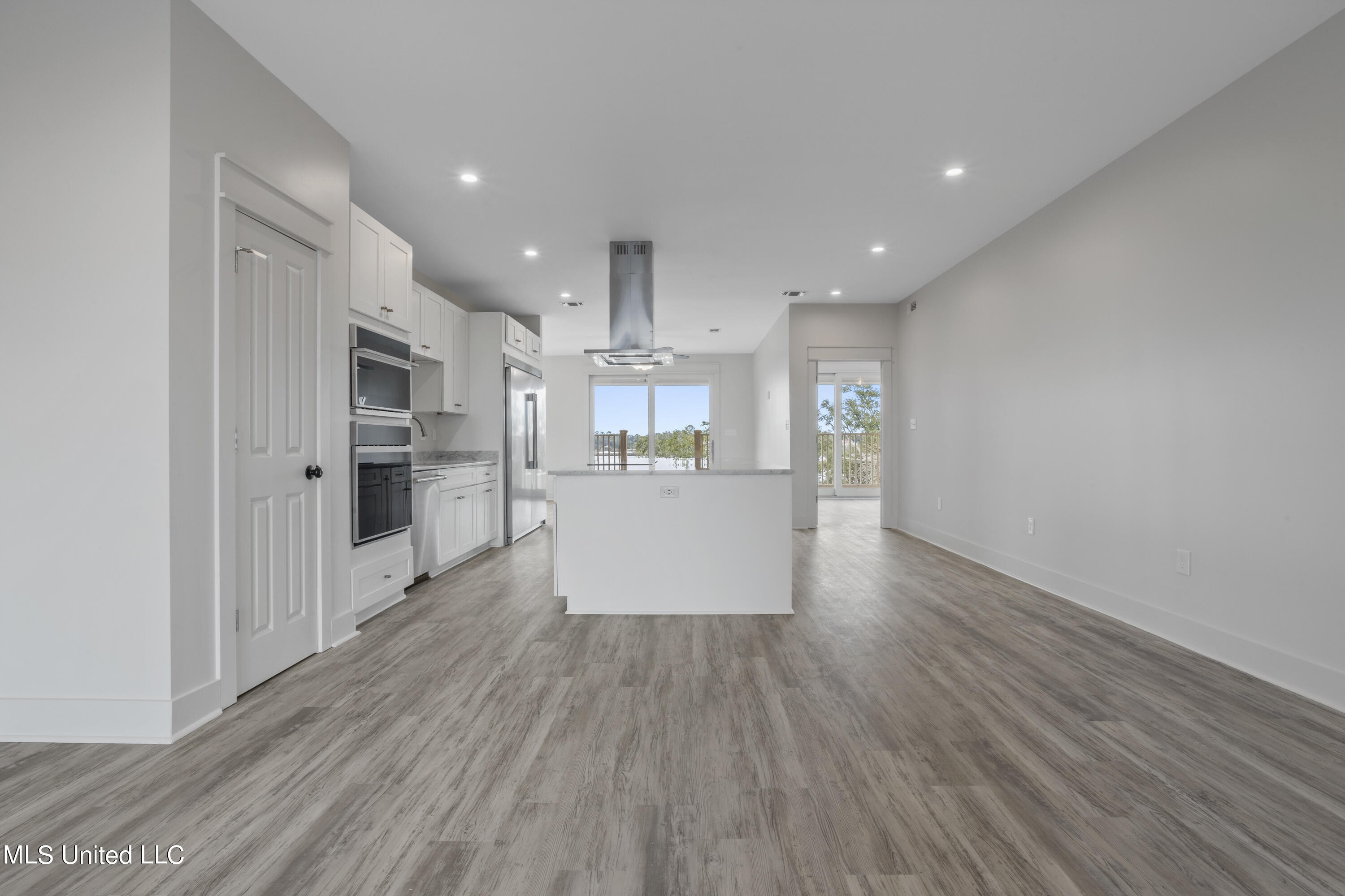 238 Lovers Ln, Ocean Springs, MS 39564