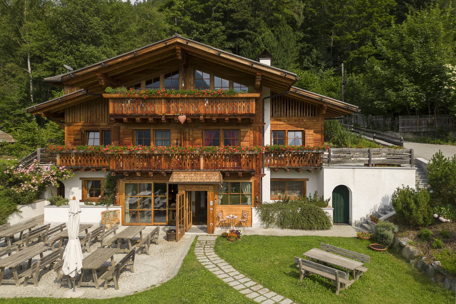 Modern chalet immersed in the Trentino Dolomites