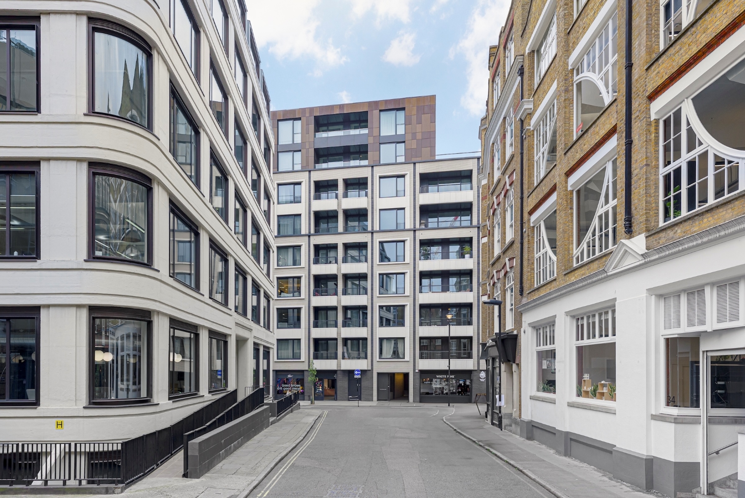 Two-bedroom apartment in exclusive Fitzrovia with excellent amenities