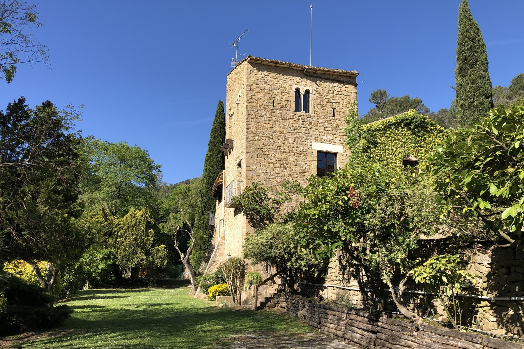 Elegant 17th century farmhouse refurbished in Camós