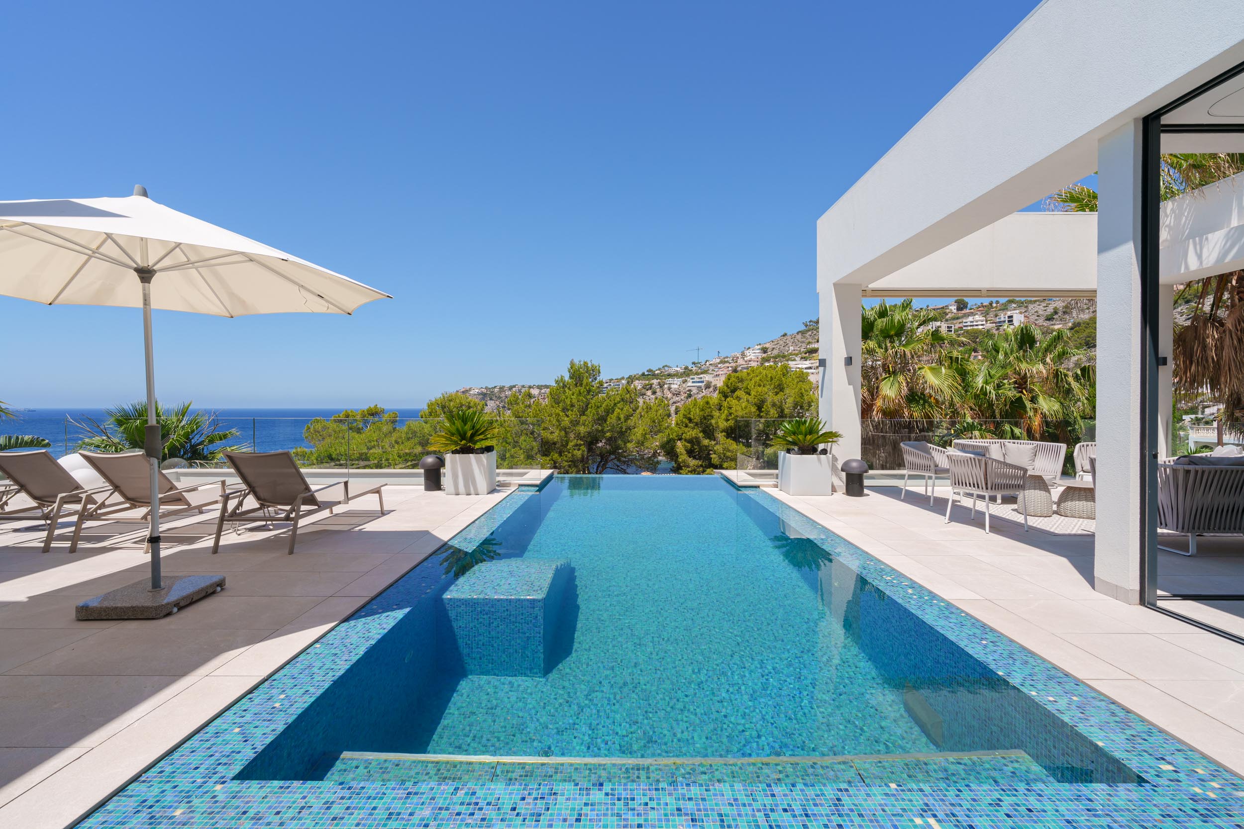 Modern villa with sea views in Cala Llamp