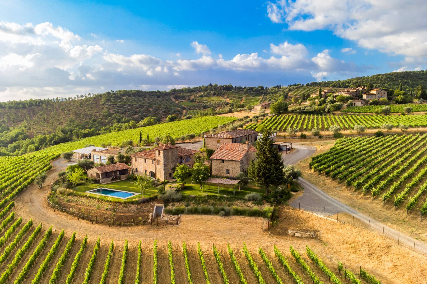 A prestigious wine estate with villa, pool and church
