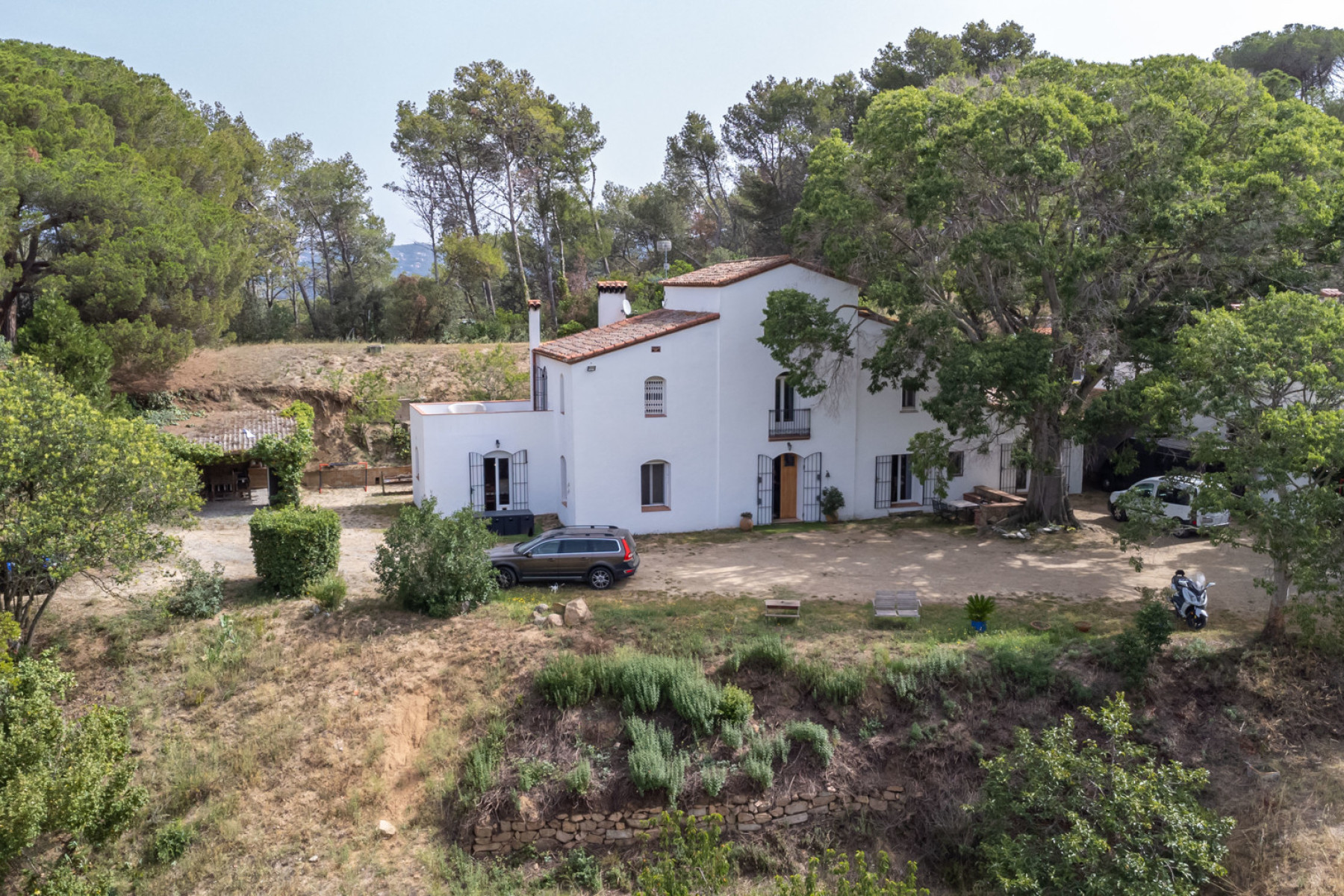 Charming 17th century farmhouse with 3 independent dwellings