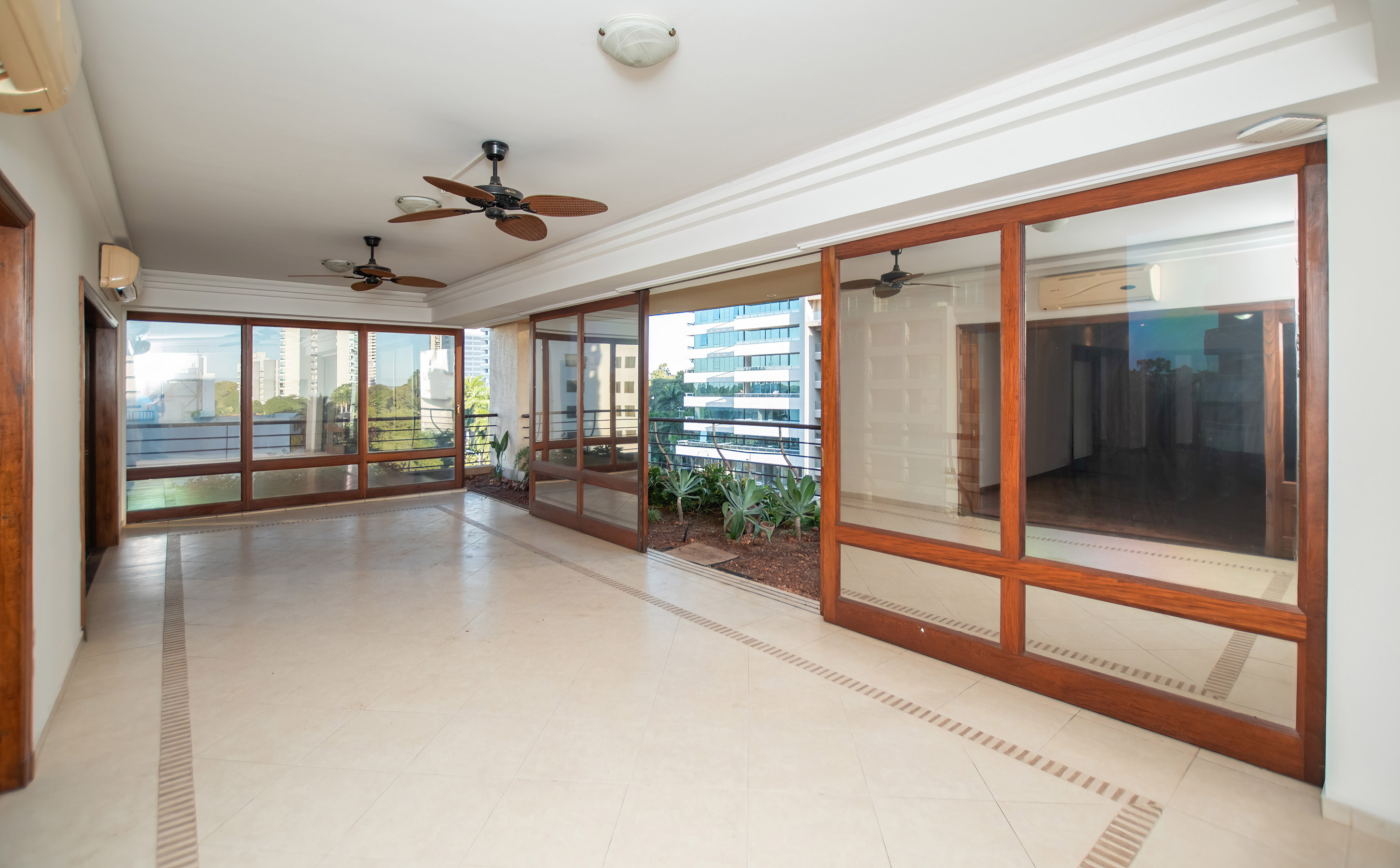 Luxurious apartment in front of Paseo La Galería