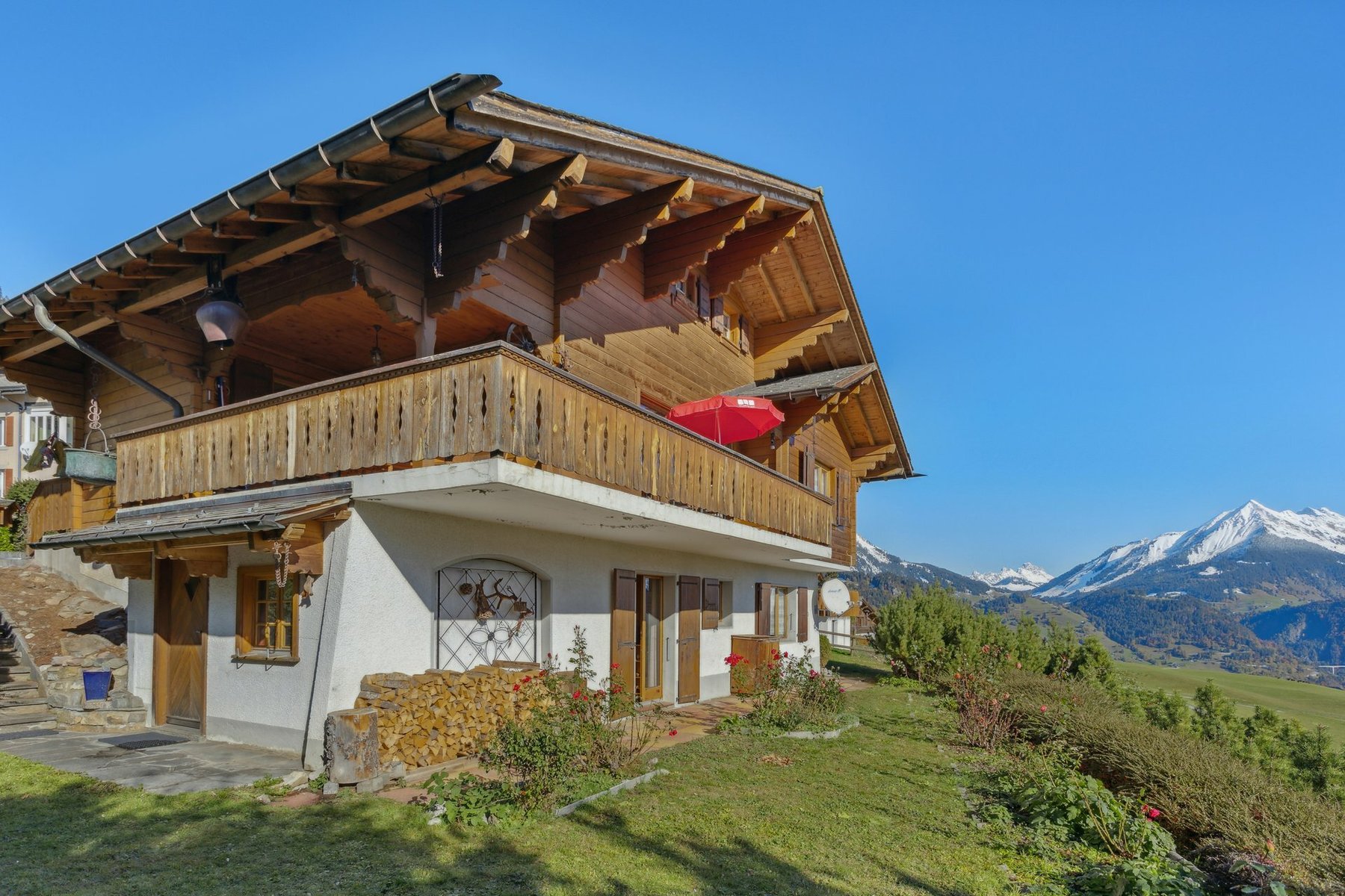 Rare object: a family chalet at the foot of the gondola lift