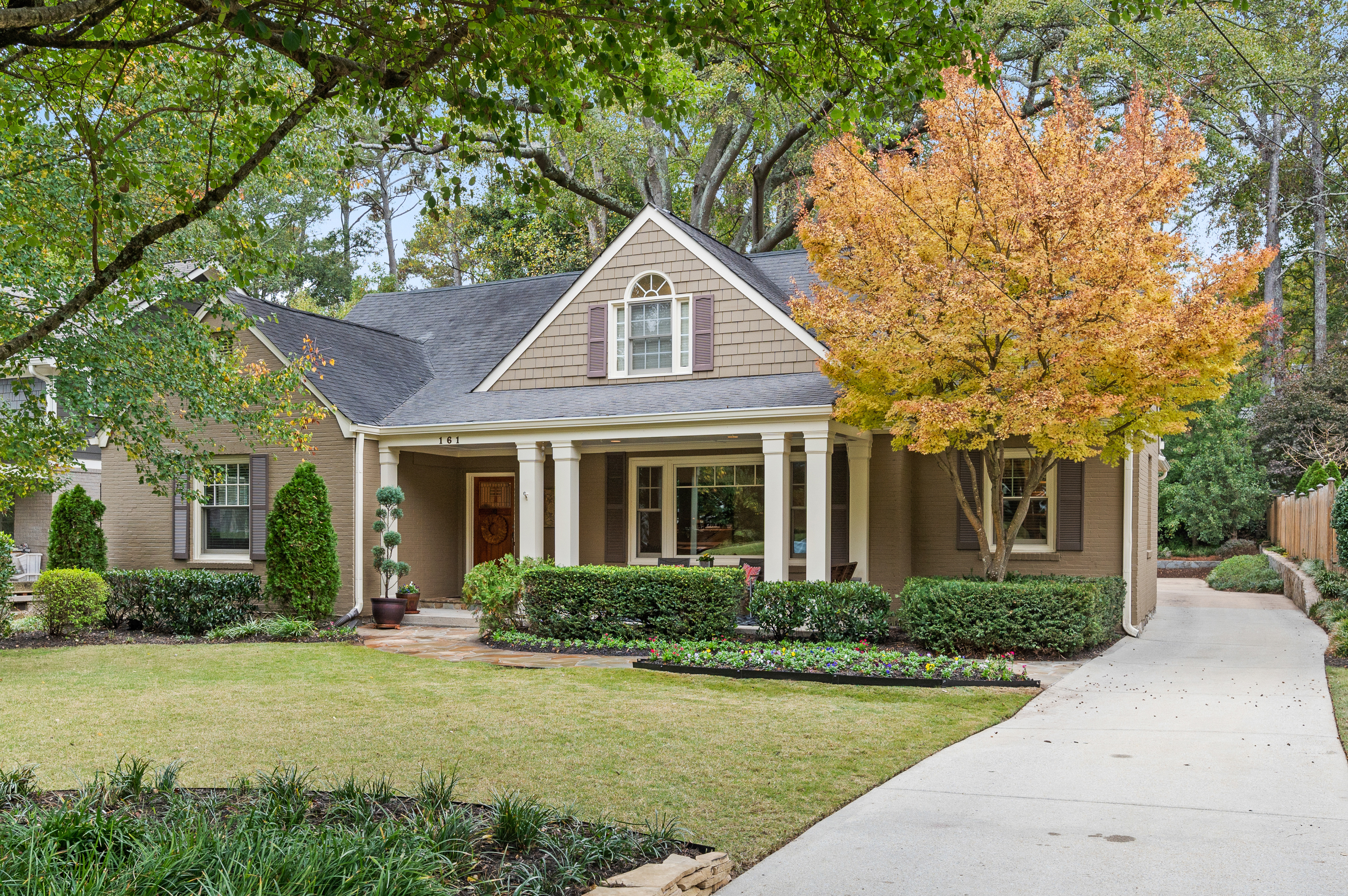 Charming Bungalow In Sophisticated Clairemont Estates