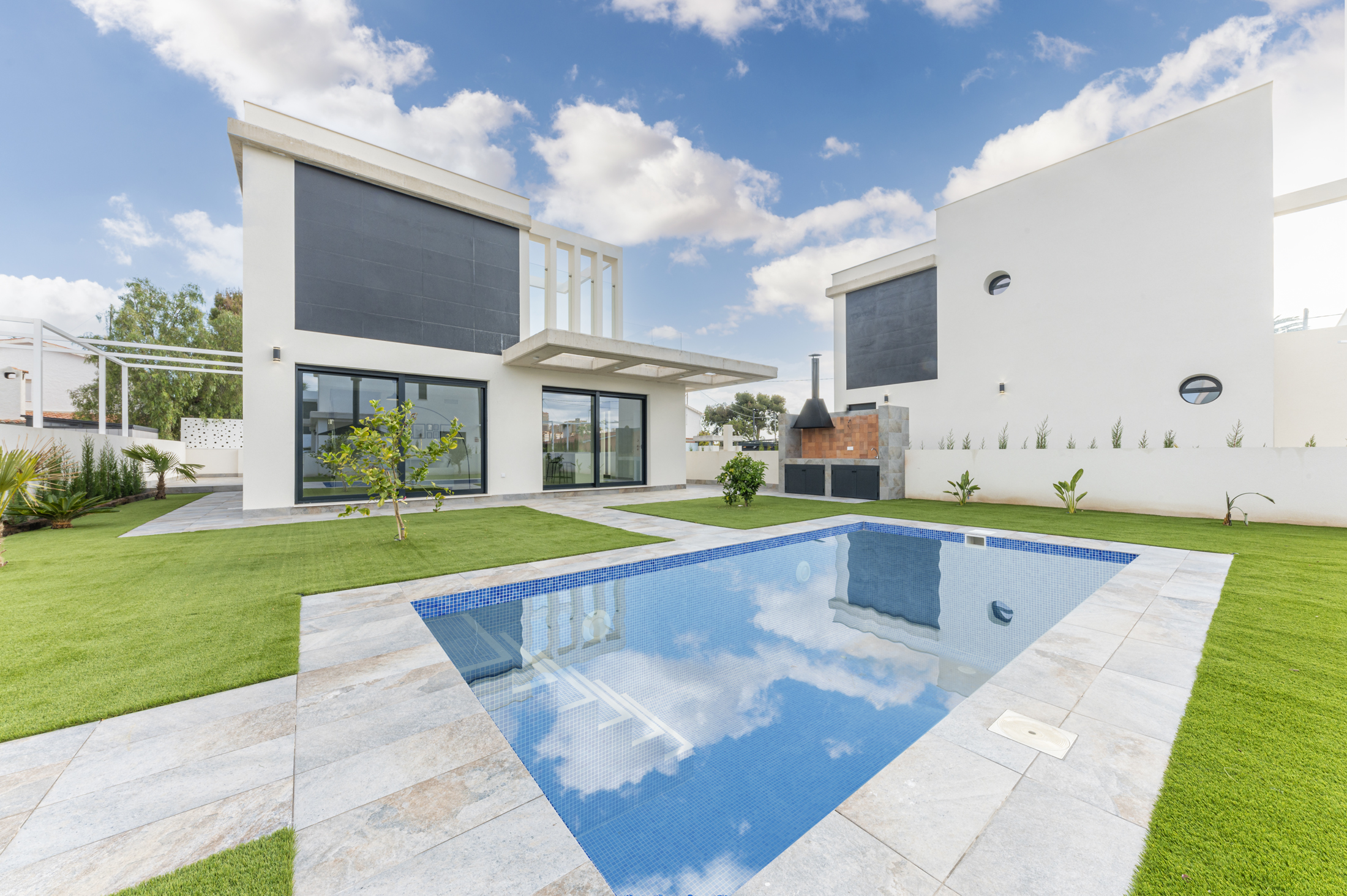 Luxury Villa Steps Away from the Beach in El Campello
