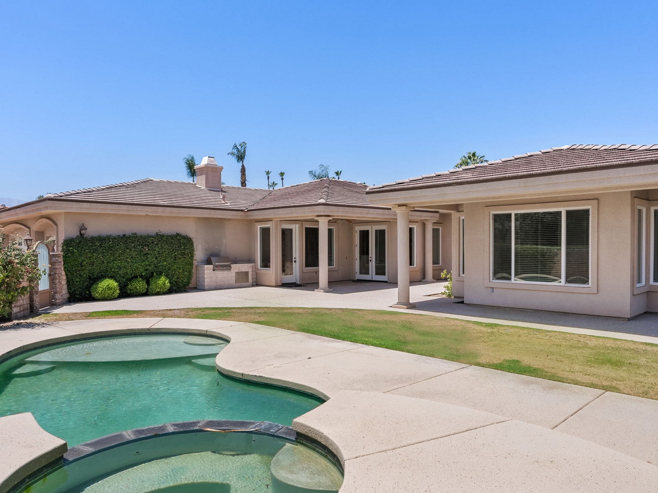 Custom-Built Solar Powered Residence in the Heart of Indian Wells with Direct Mo