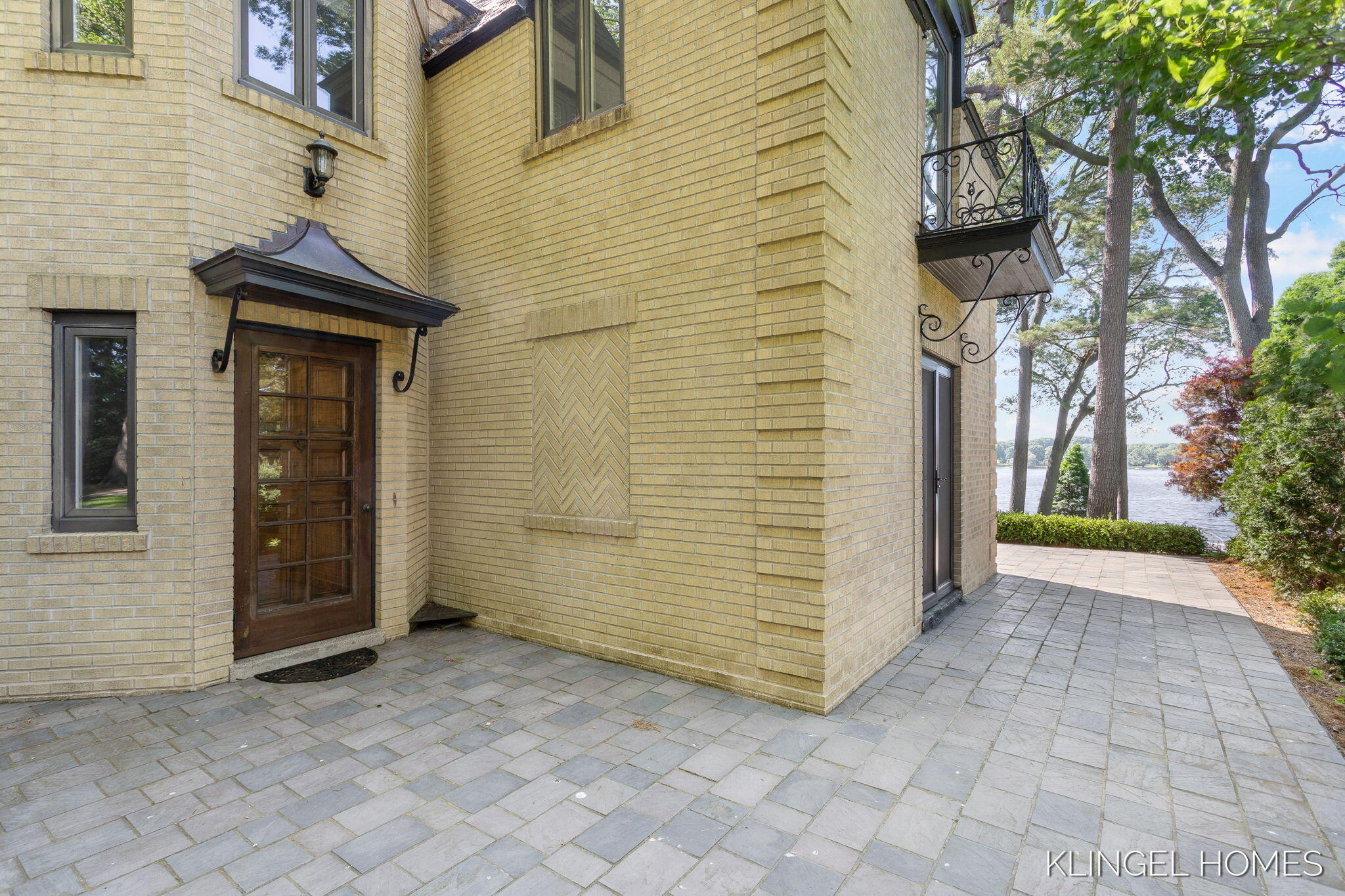 Coldwell Banker Global Luxury – Muskegon, MI - Luxury Rentals With Skyline Views Muskegon