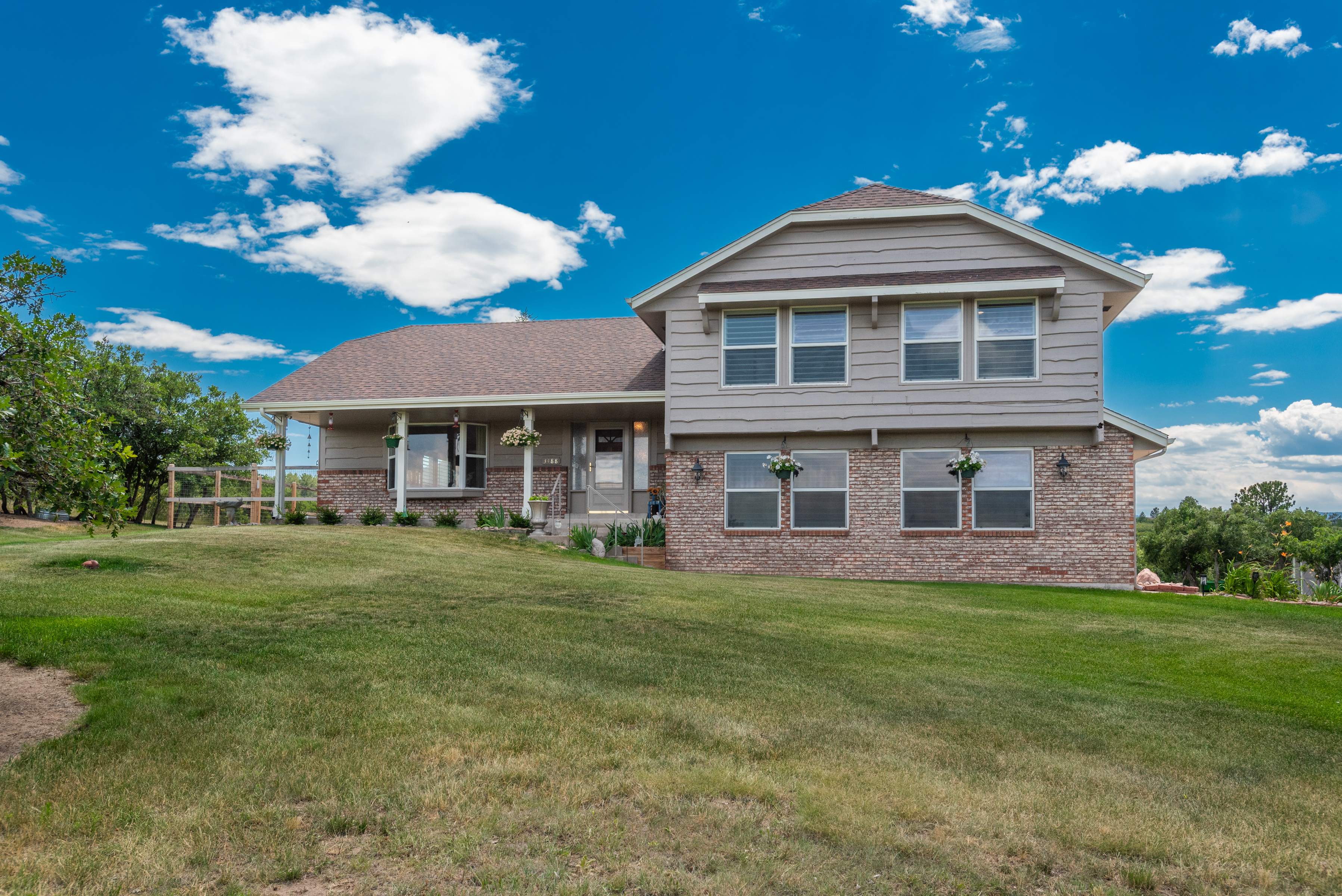 Tranquil 5-Bed Home with Scenic Views, Gourmet Kitchen, and Horse Zoning