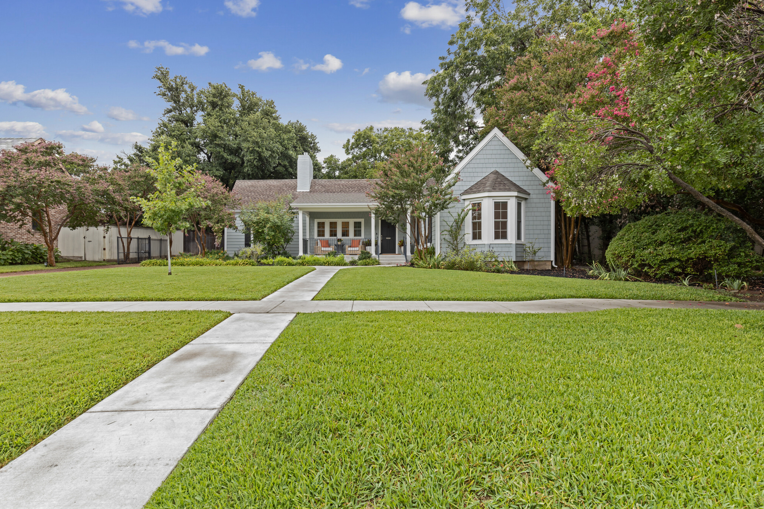 1937 Renovated Classic in Rivercrest- Crestline Area