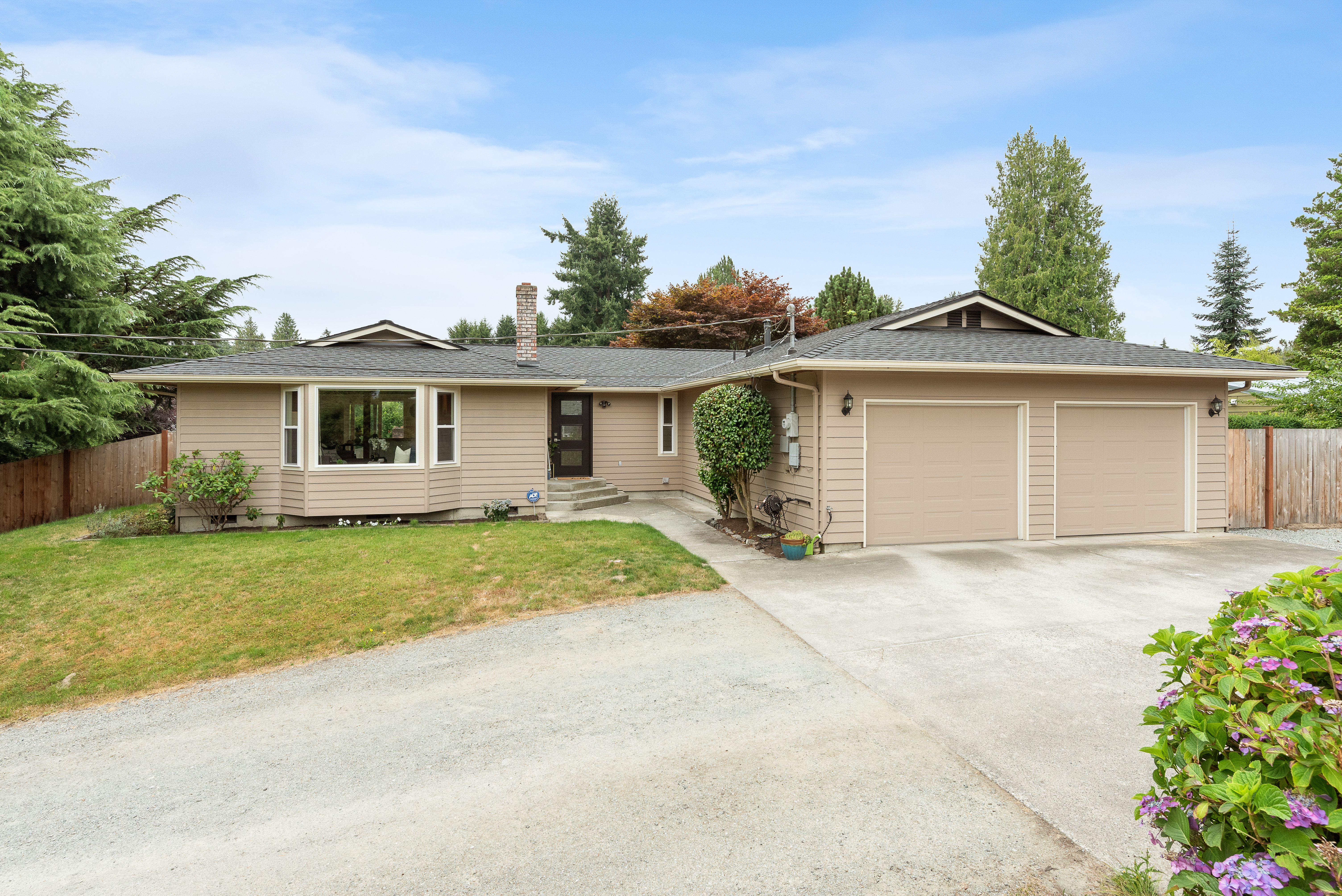 155 N Section St, Burlington, WA 98233